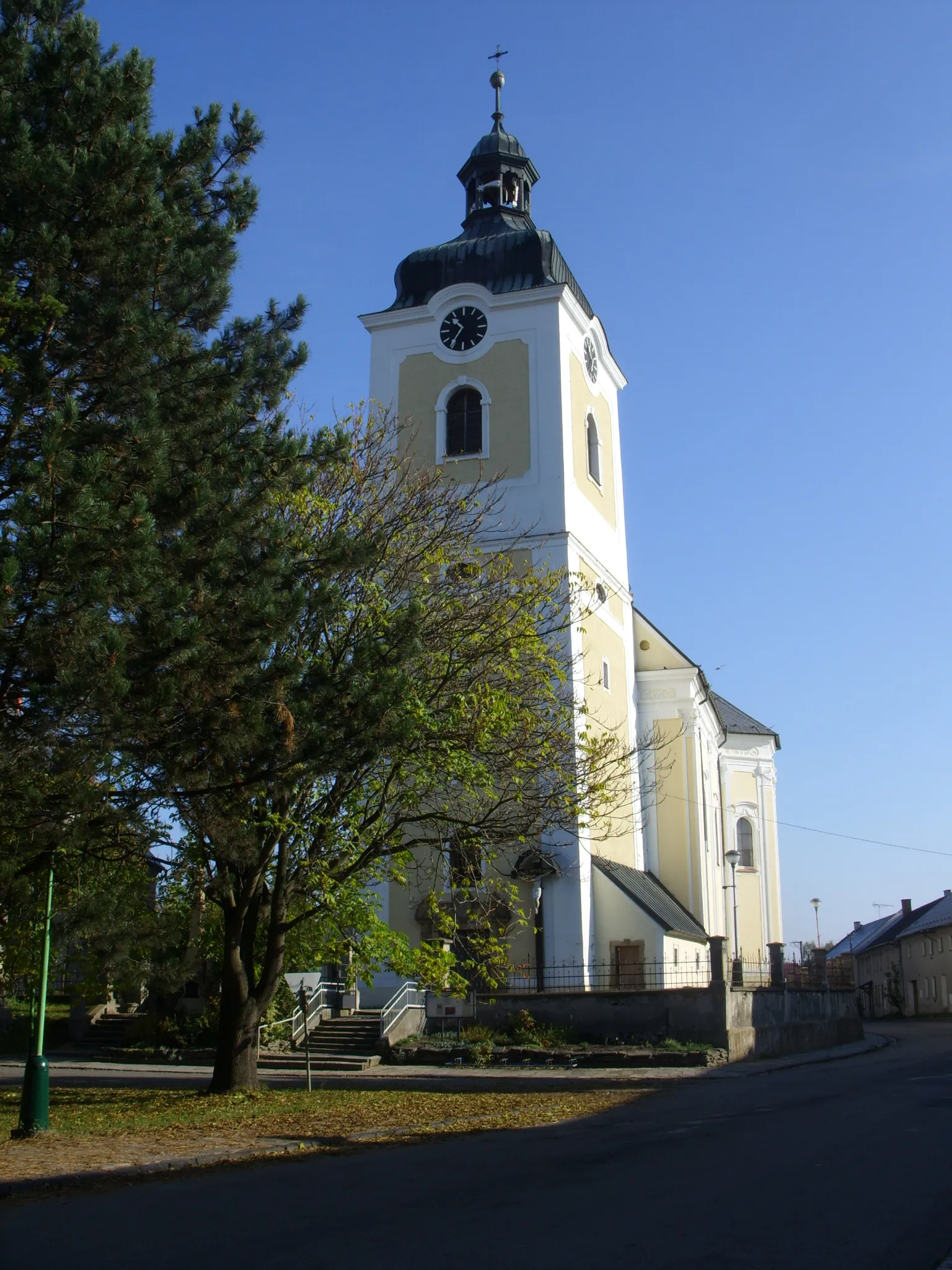 Photo showing: Baroque church of St. Mary Magdalene, built in 1705, in Senice na Hané, Olomouc District, Czech Republic