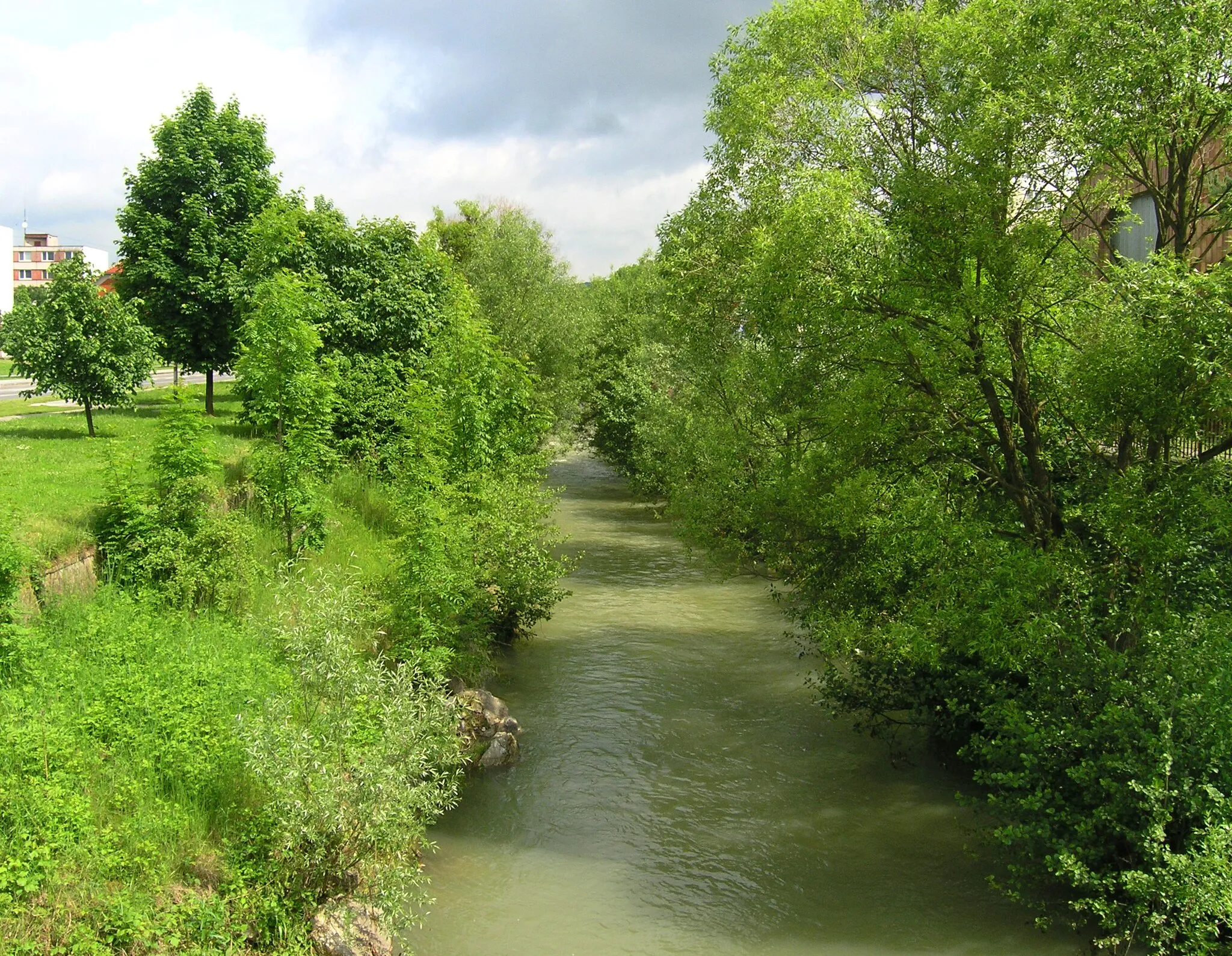 Photo showing: Dřevnice River in Slušovice, Czech Republic