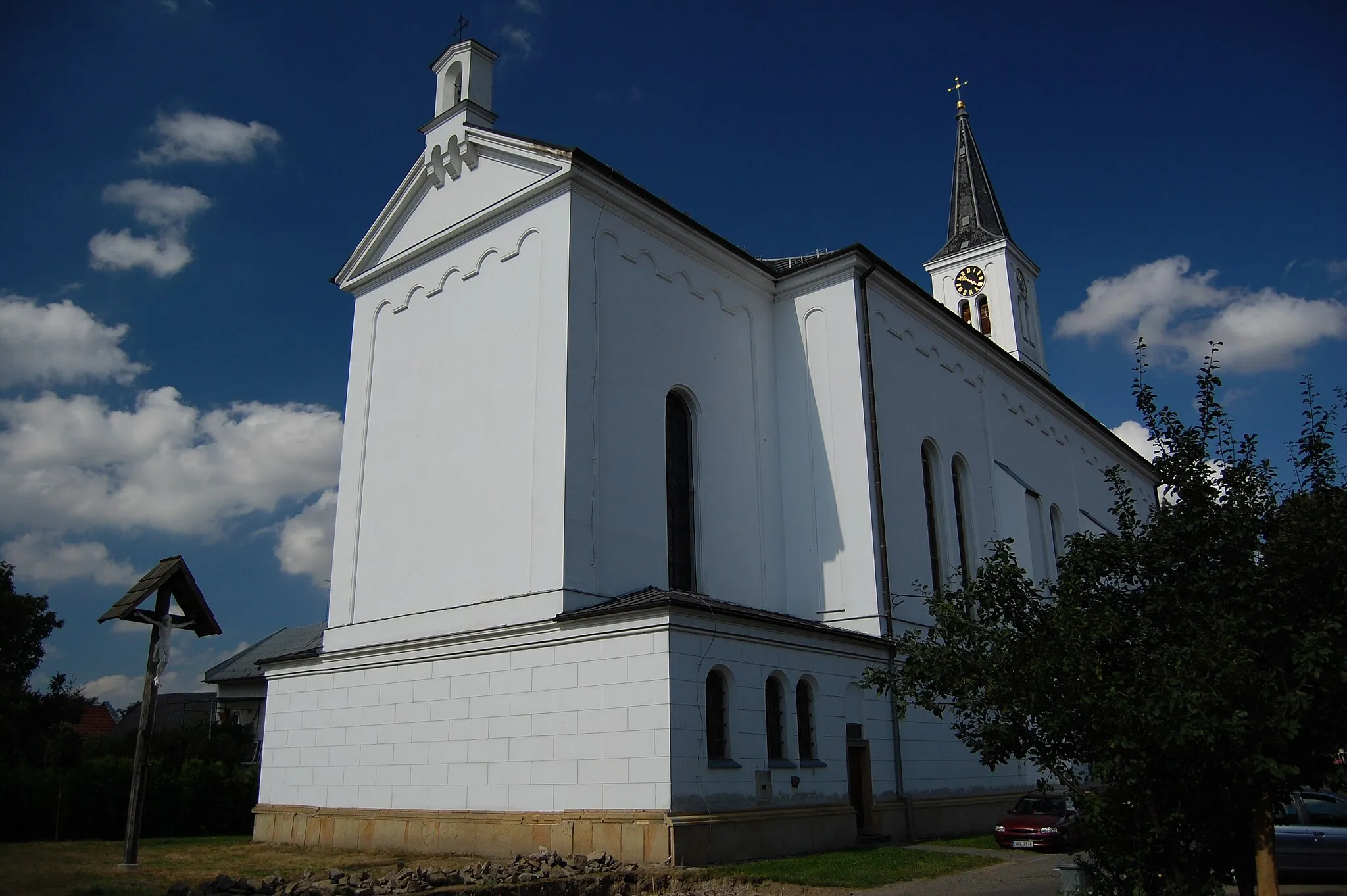 Photo showing: Kostel svatého Petra a Pavla - pohled z boku, Smržice, okres Prostějov