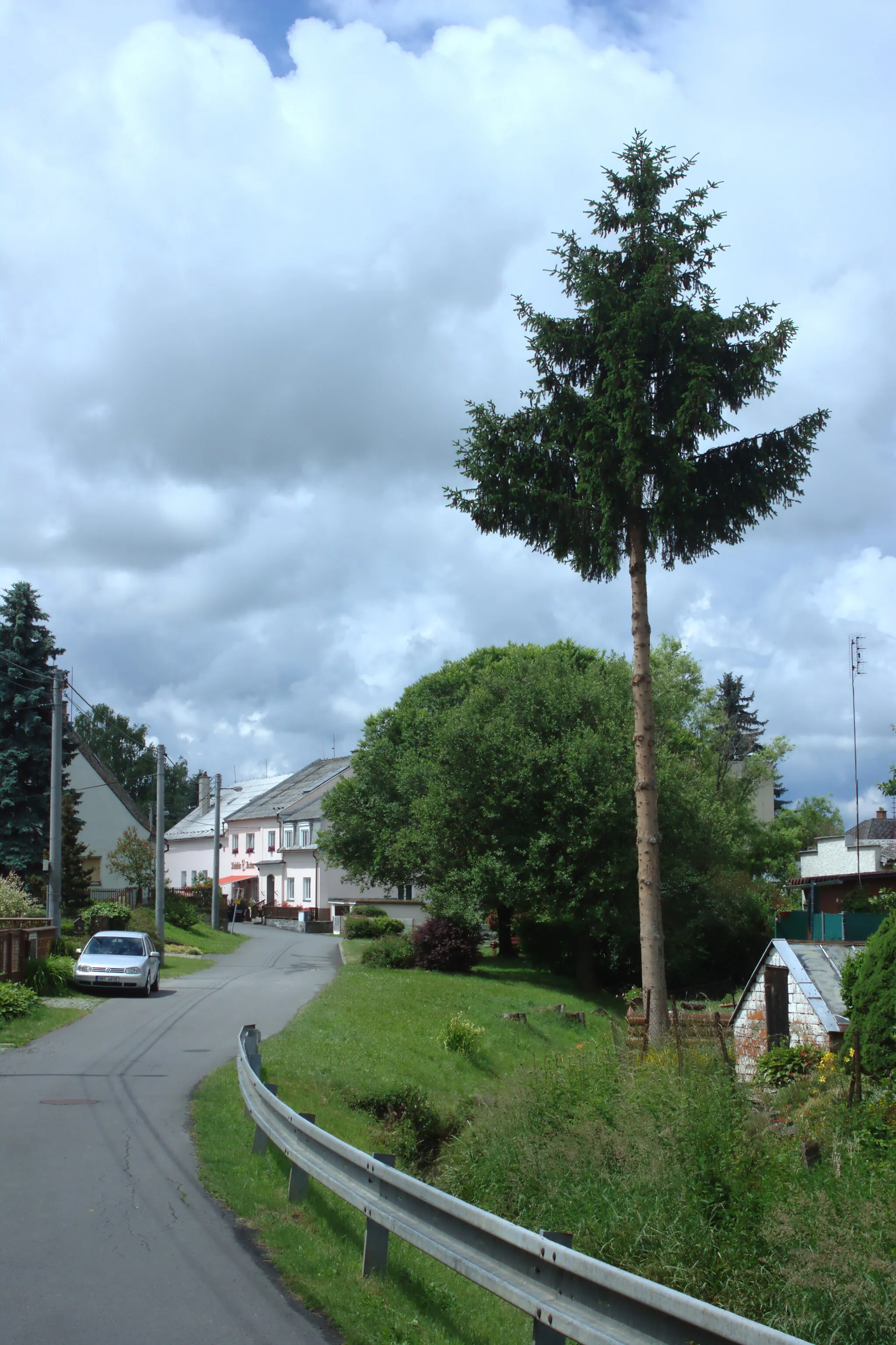Photo showing: A road in Šumvald, Olomouc Region, CZ