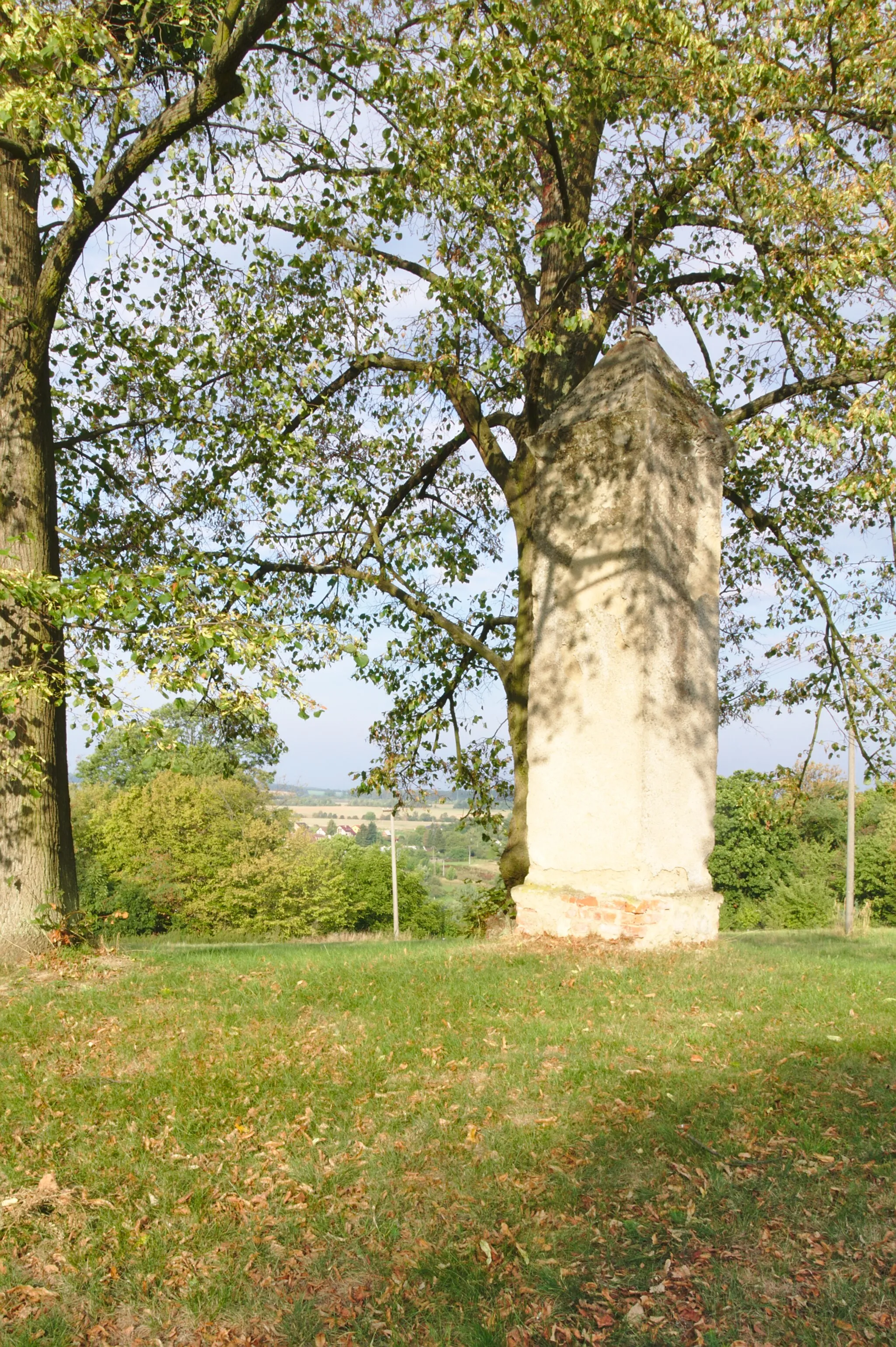 Photo showing: Boží muka u fotbalového hřiště, Tršice, okres Olomouc