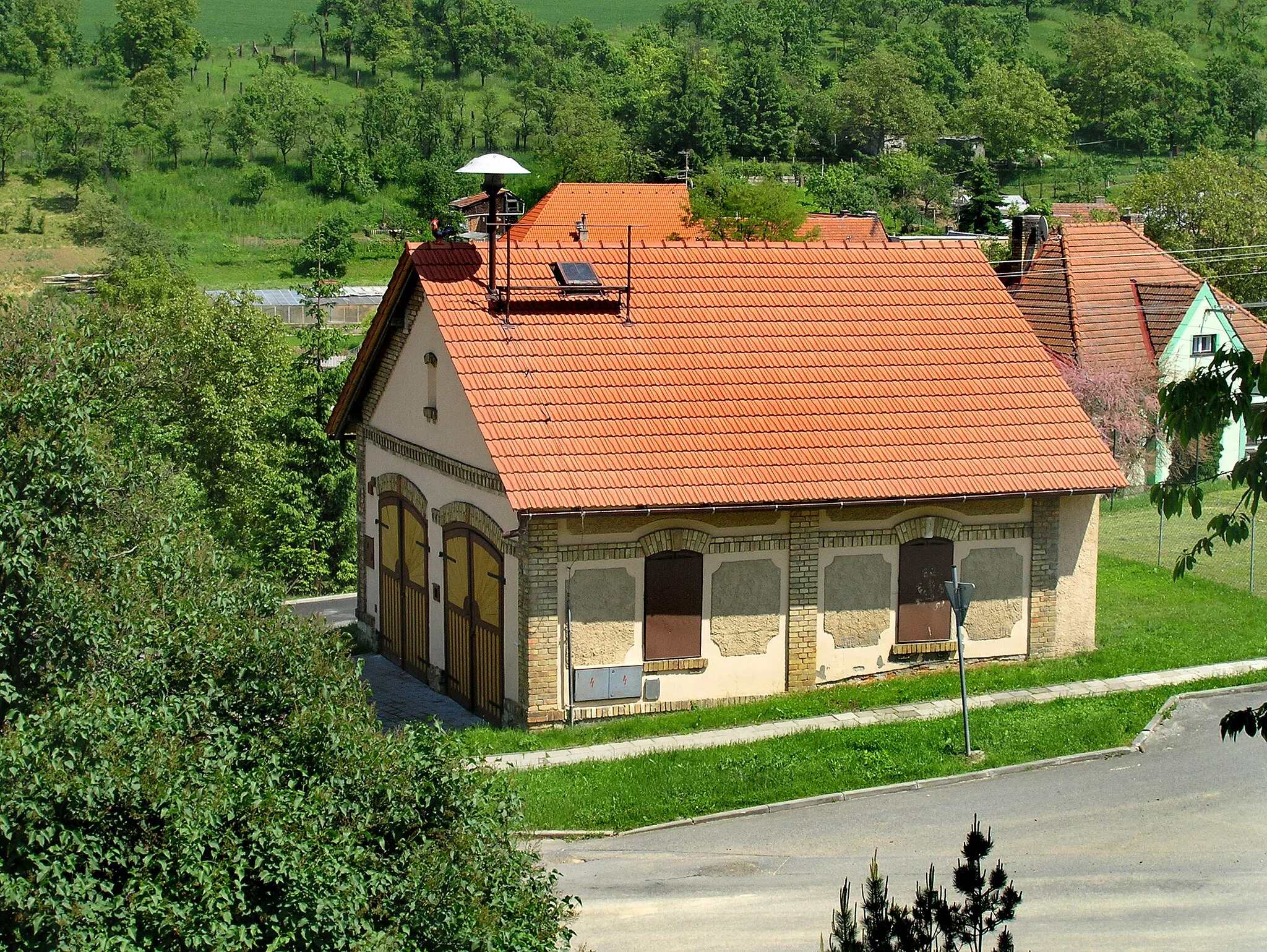 Photo showing: Small house in Zákostelí street in Zdounky village, Czech Republic
