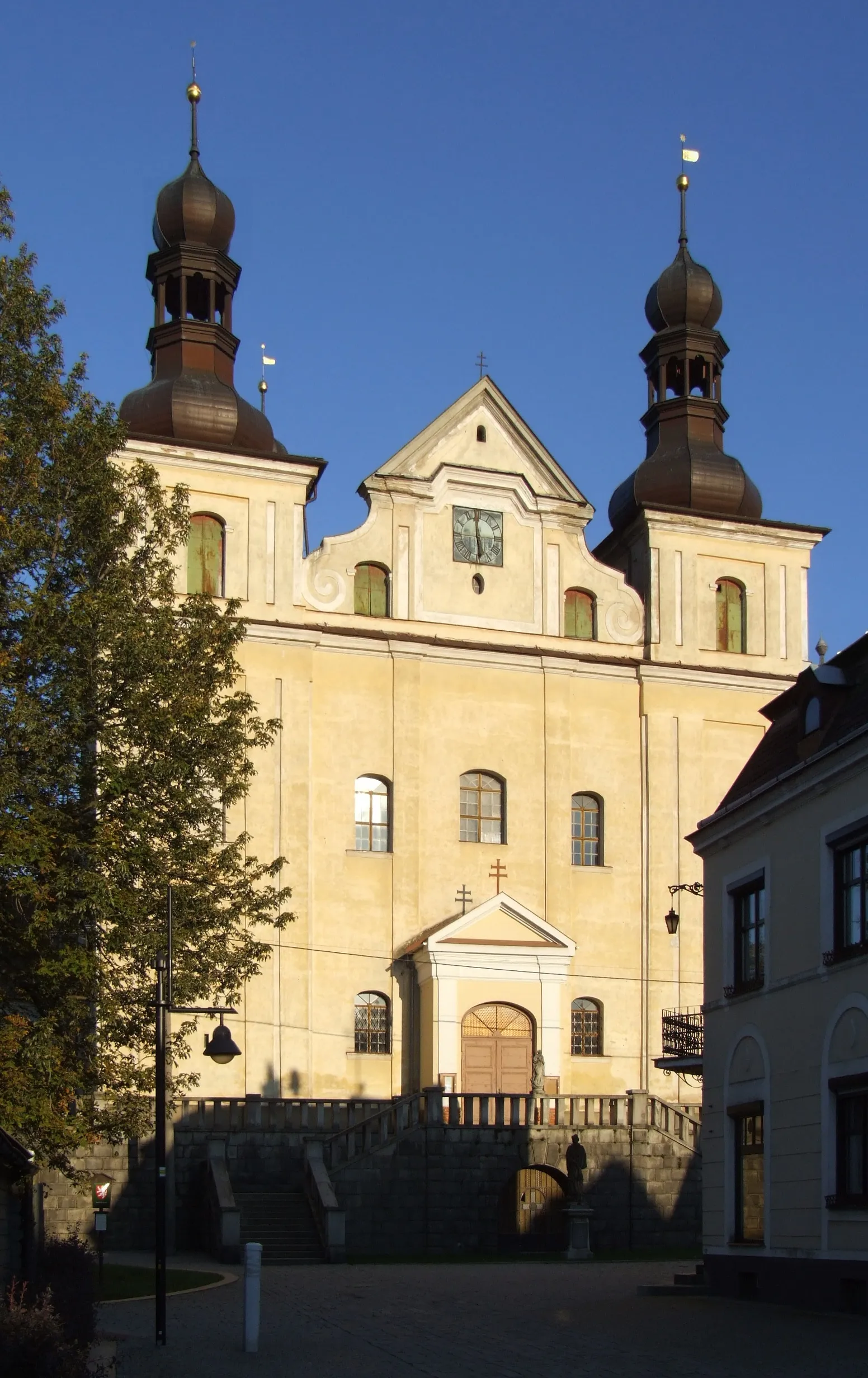 Photo showing: Zlaté Hory (Zuckmantel), Czech Silesia - main church in autumn