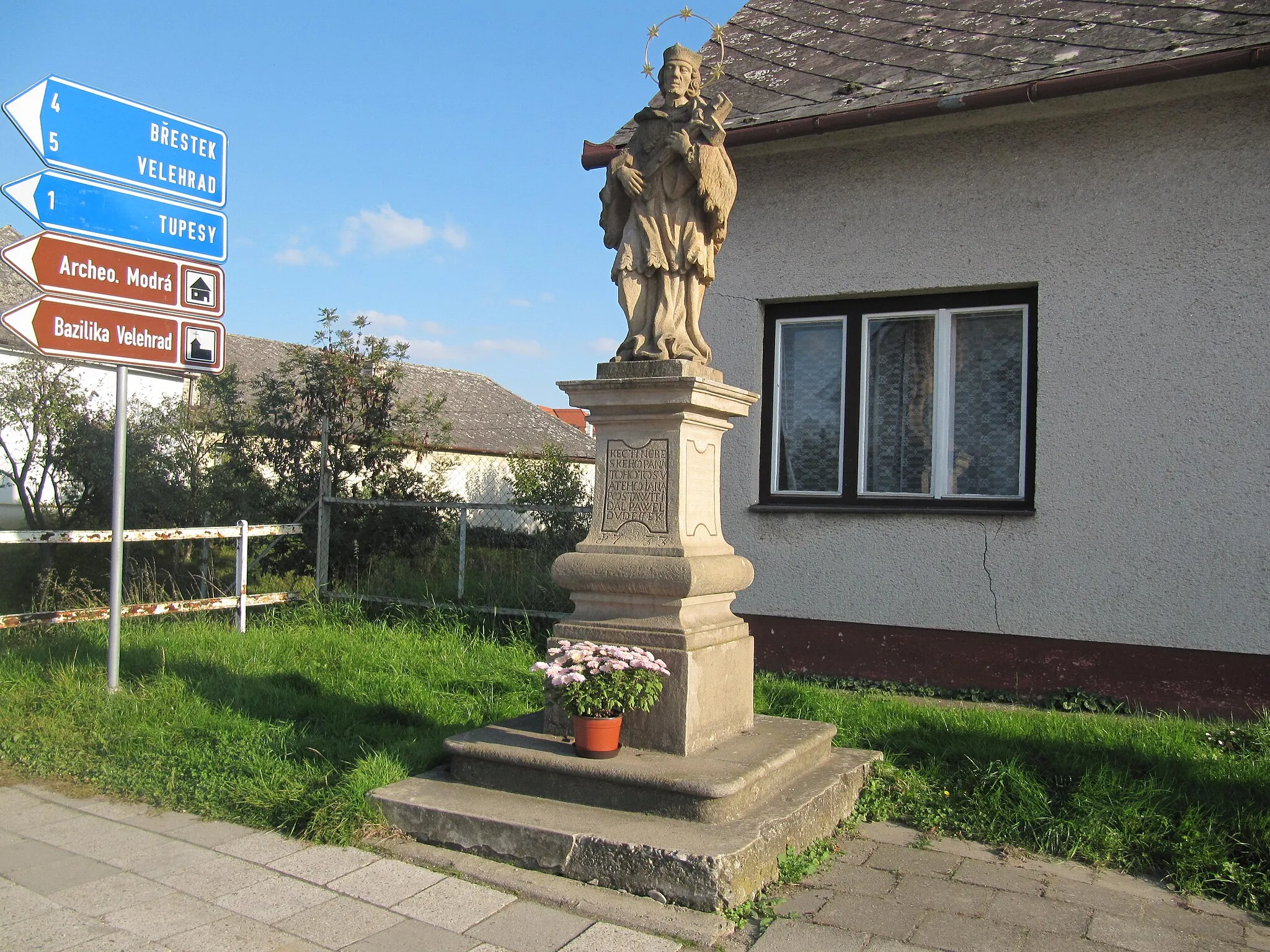 Photo showing: Zlechov in Uherské Hradiště District, Czech Republic. St. John-Nepomuk-statue.