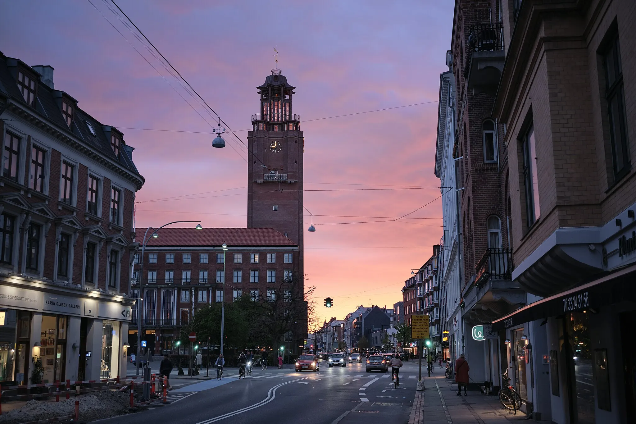 Photo showing: It was one of those summer evening where the lighting was magical and I was walking by Frederiksberg Rådhus. Shot on the new Fujifilm XF 27mm f2.8 R WR, the small improvements really makes this lens more enjoyable to use (the aperture ring, new design, weather sealing).
The photo is Creative Commons license: Use it for free.

Keywords: Frederiksberg, Rådhus, Townhall, Gammel Kongevej, Copenhagen, København, Denmark, Danmark, Fujifilm X-T3, Fujifilm XF 27mm f2.8 R WR