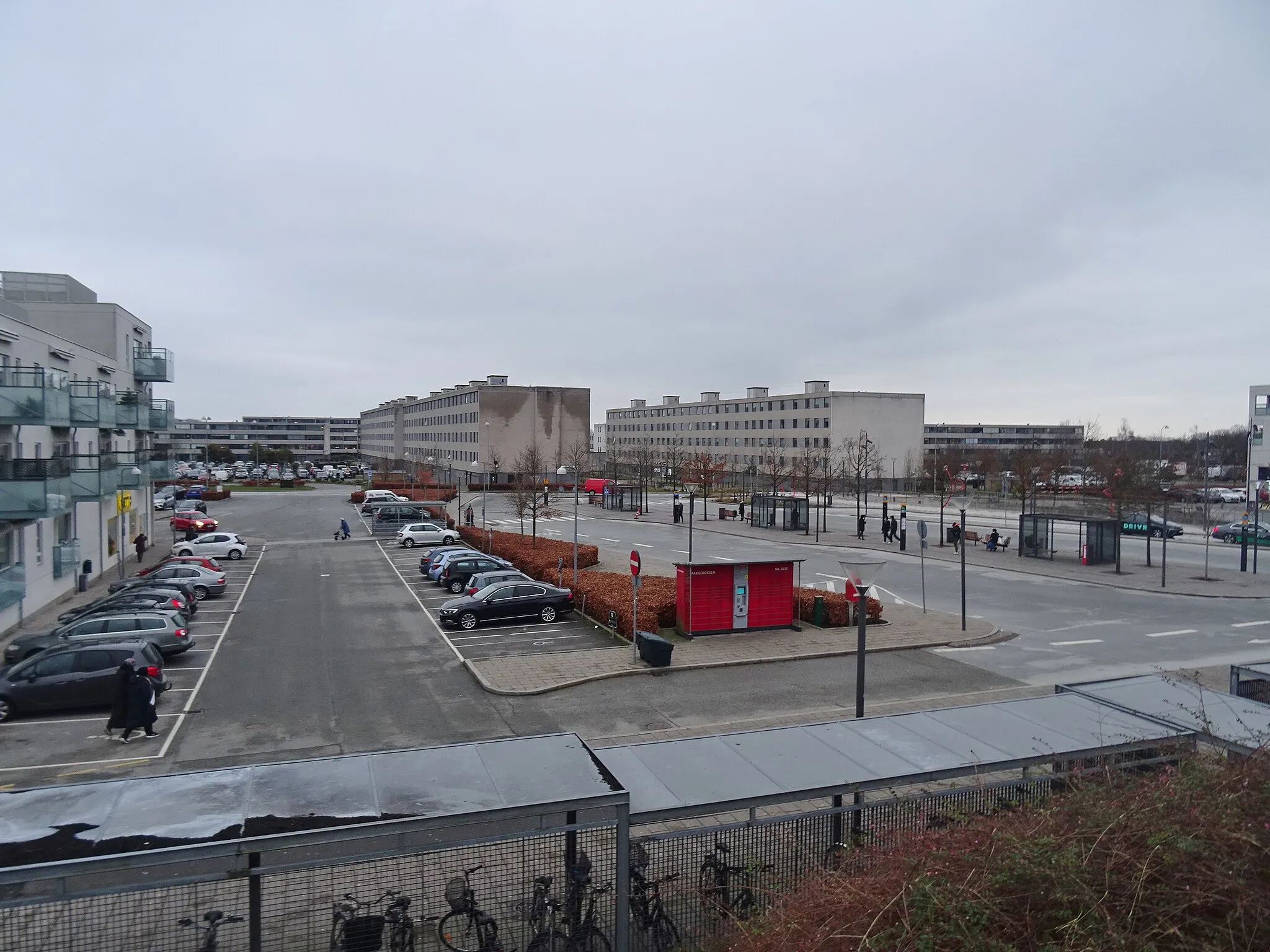 Photo showing: The southern endpoint of the light rail Hovedstadens Letbane is going to be placed here at Ishøj Station near Copenhagen.