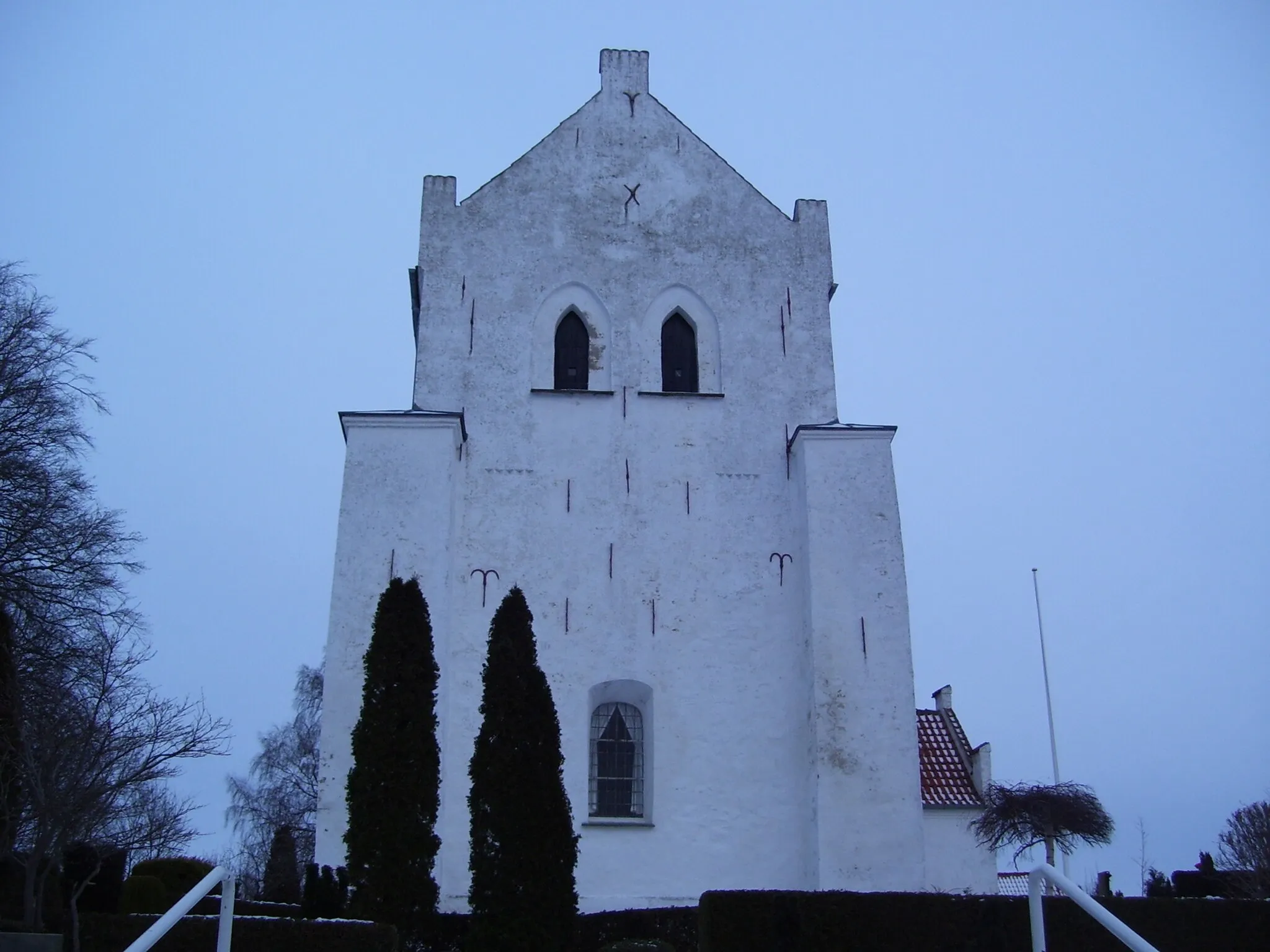 Photo showing: Ramløse kirke fra vest.