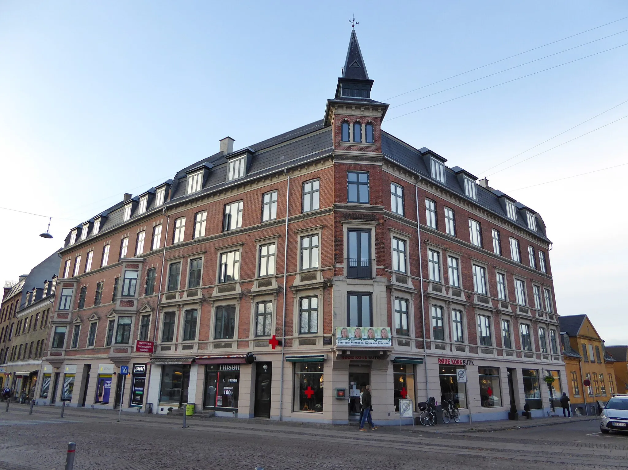 Photo showing: The apartment building Valbyhus at the corner of Valby Langgade and Mosedalvej in Valby in Copenhagen.