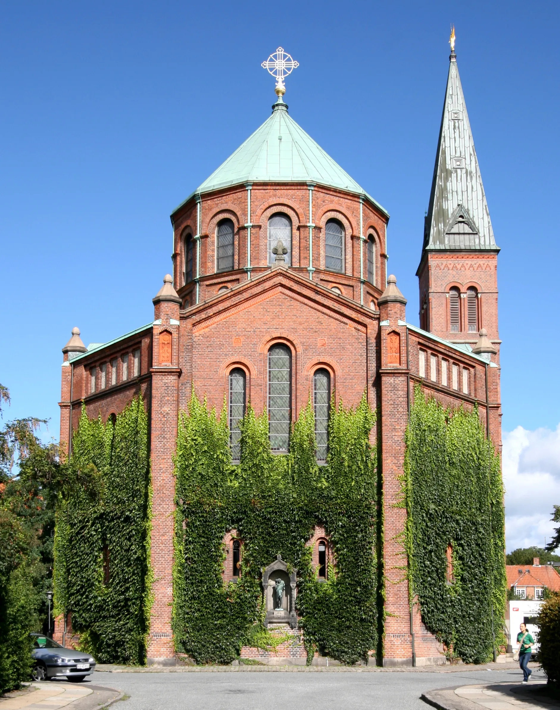 Photo showing: Jesuskirken, Valby, Copenhagen, Denmark

South end.