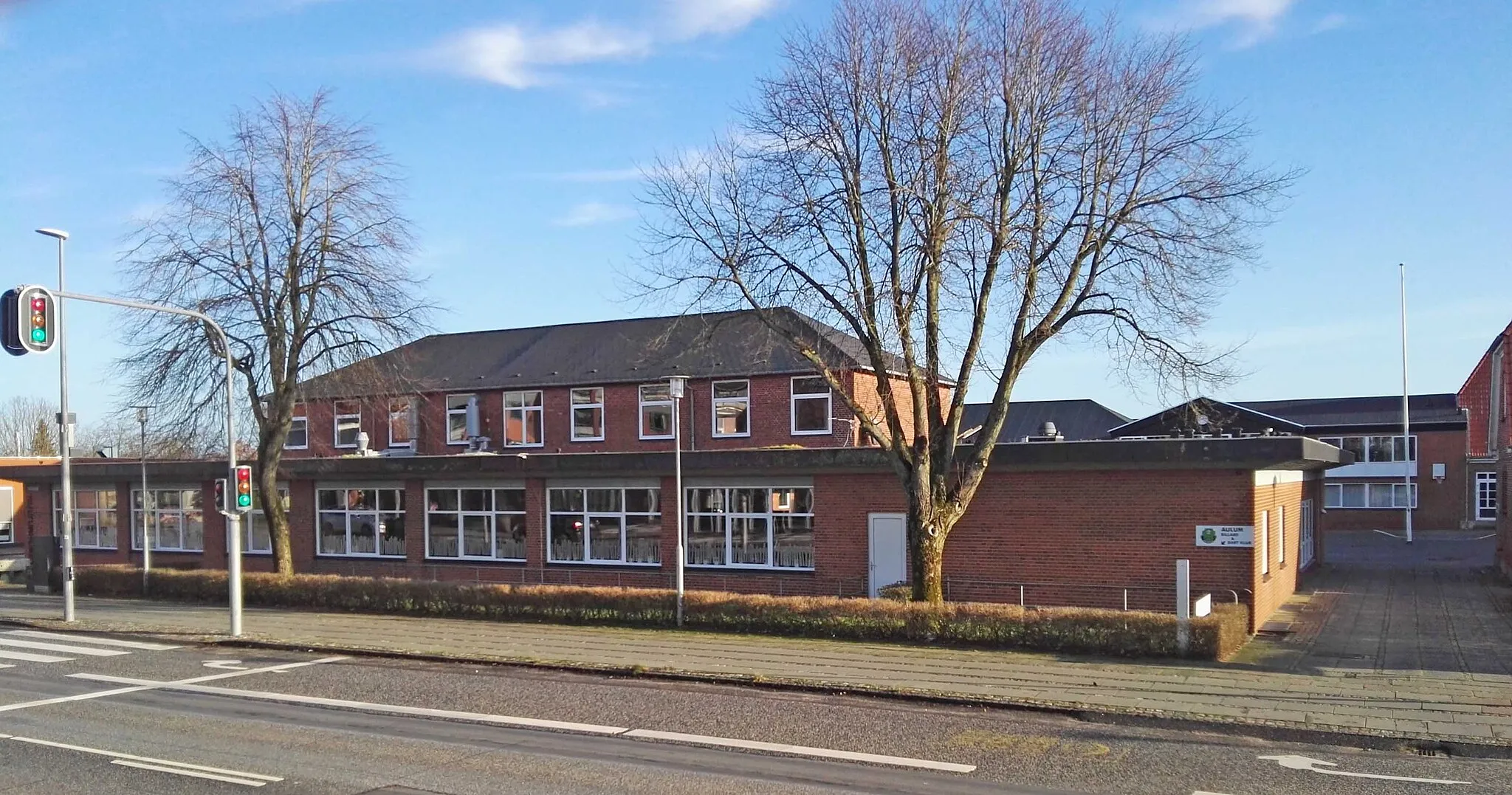 Photo showing: Den tidligere Aulum-Haderup Kommunes rådhus på Markedspladsen 1 i Aulum, set fra sydvest.