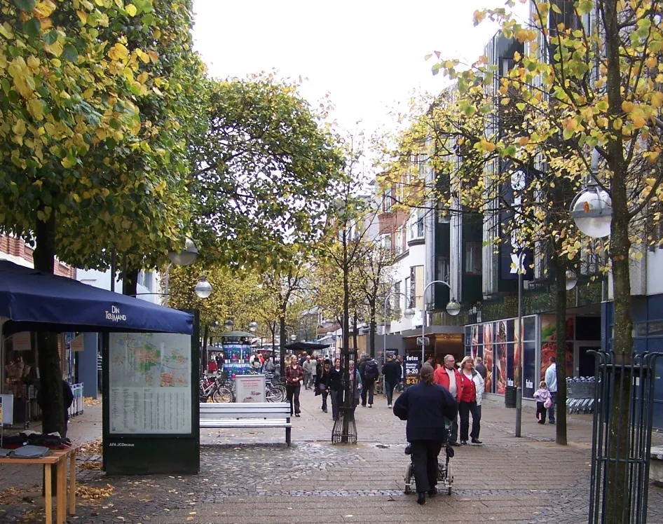 Photo showing: Pedestrian shopping street (Bredgade) in Herning.