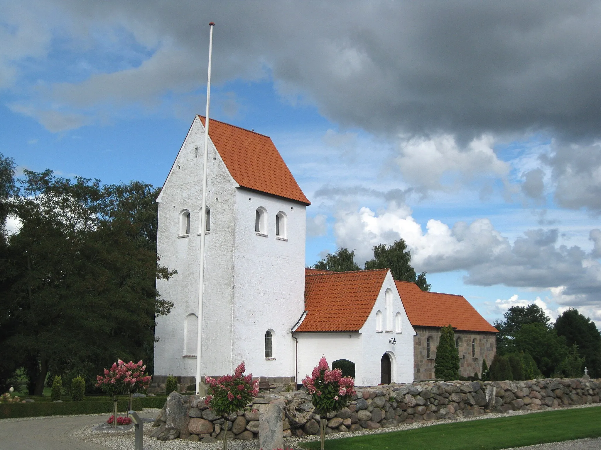 Photo showing: The church "Langå Kirke" in the small town "Langå". It is located in East Jutland, central Denmark.