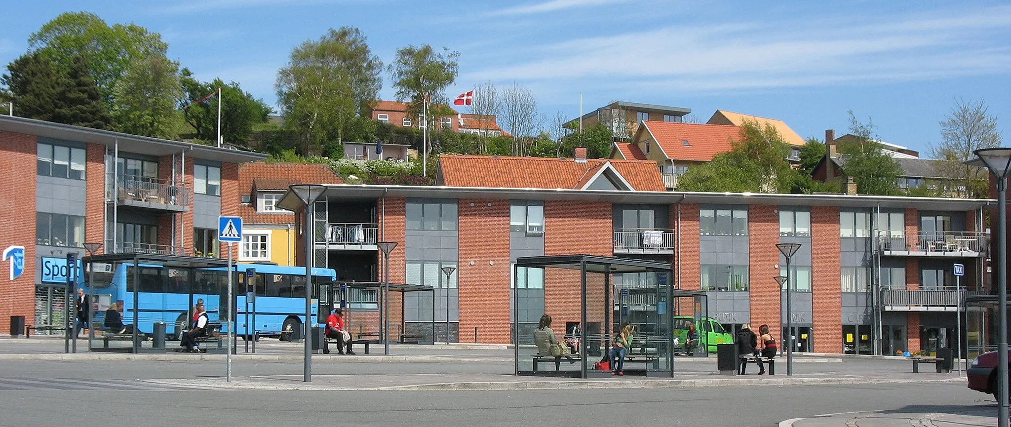 Photo showing: Rønde Rutebilstation