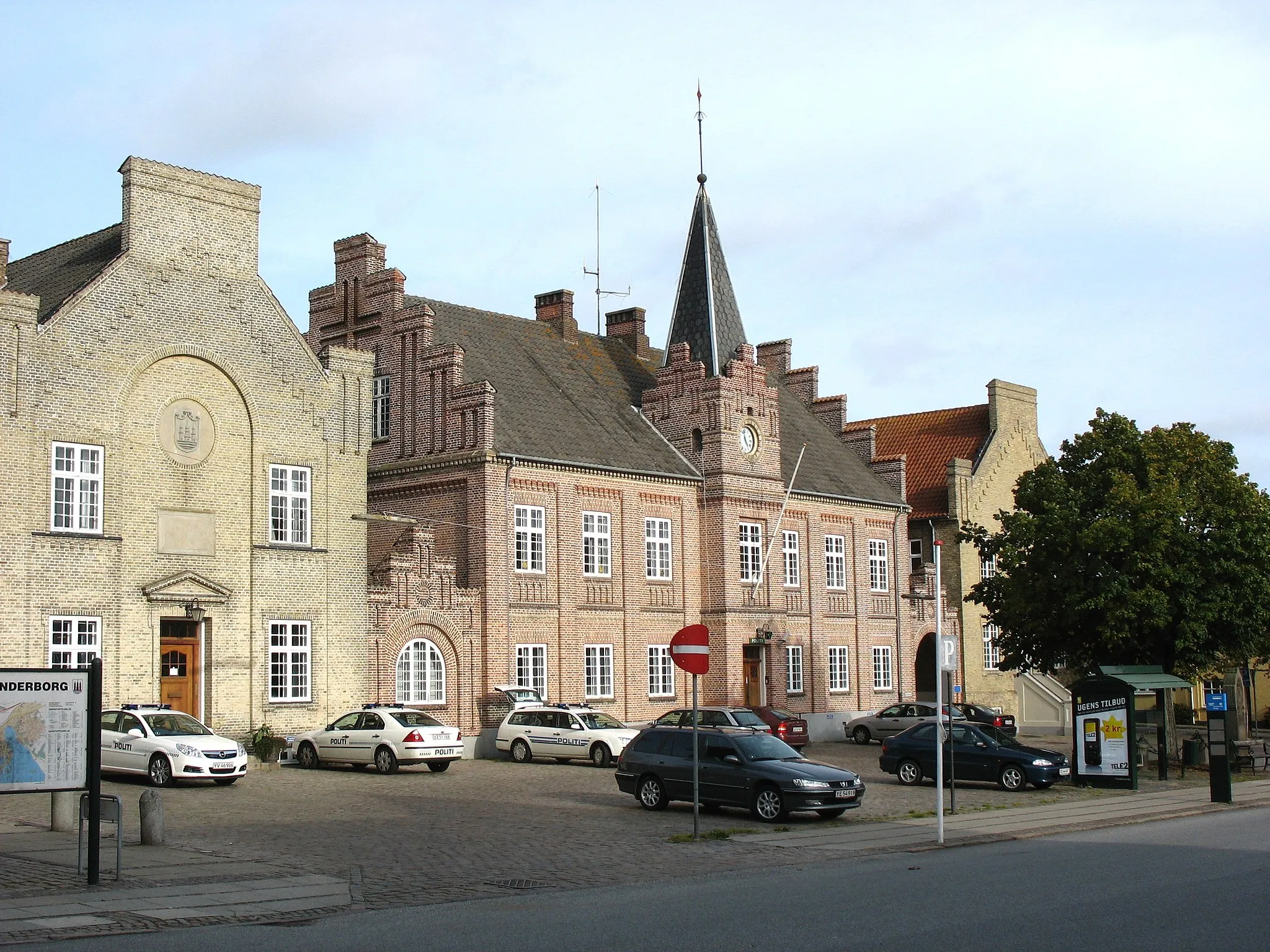 Photo showing: Skanderborg Police Station in the former town hall.