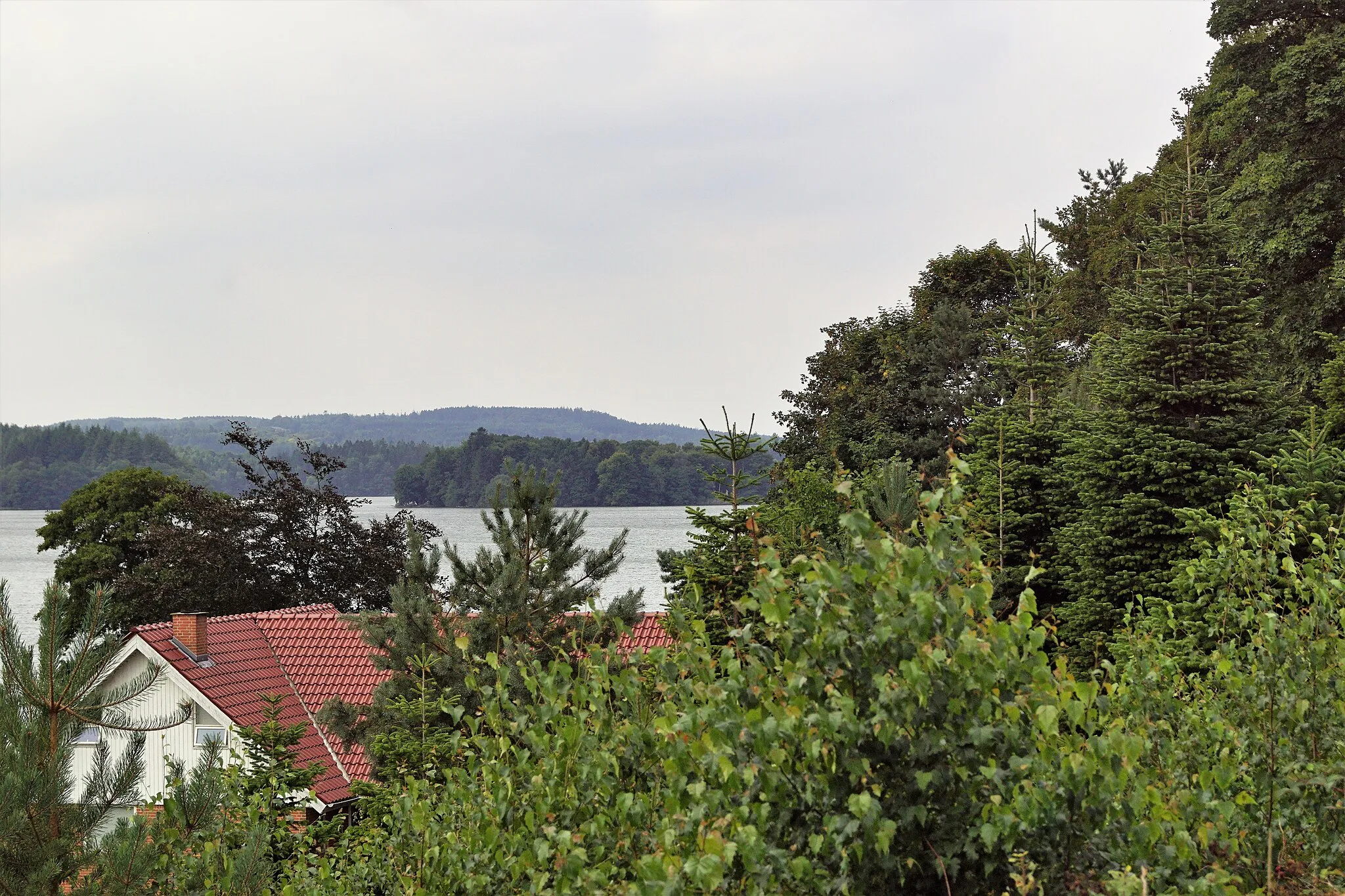 Photo showing: Borresø set fra Holten ca. maleren Peter Mønsted stod da han malede .