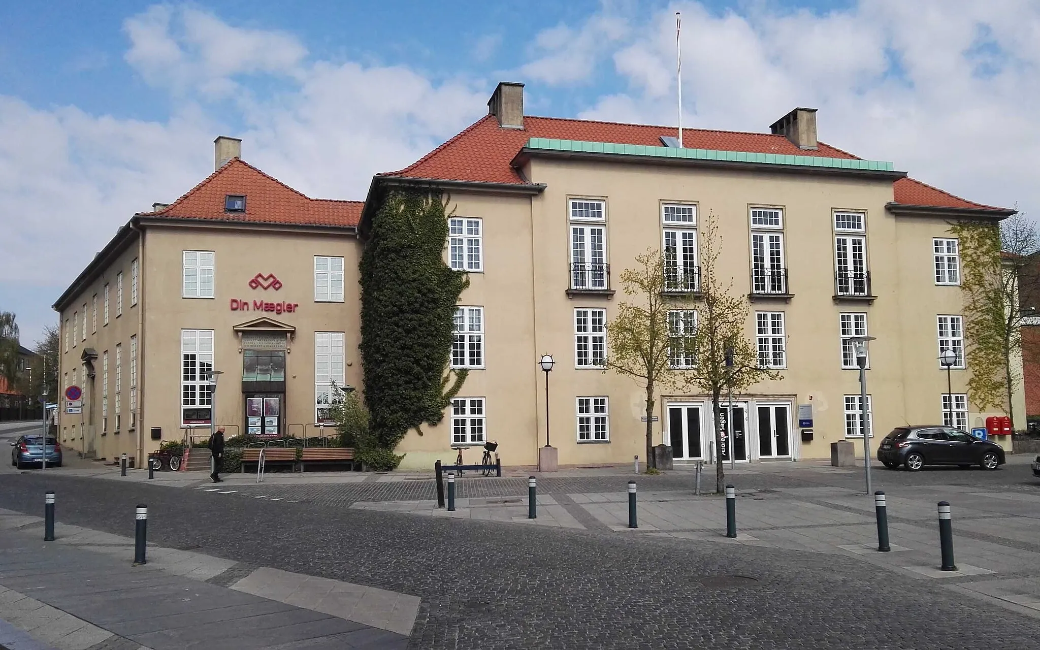 Photo showing: Nørresundby Rådhus