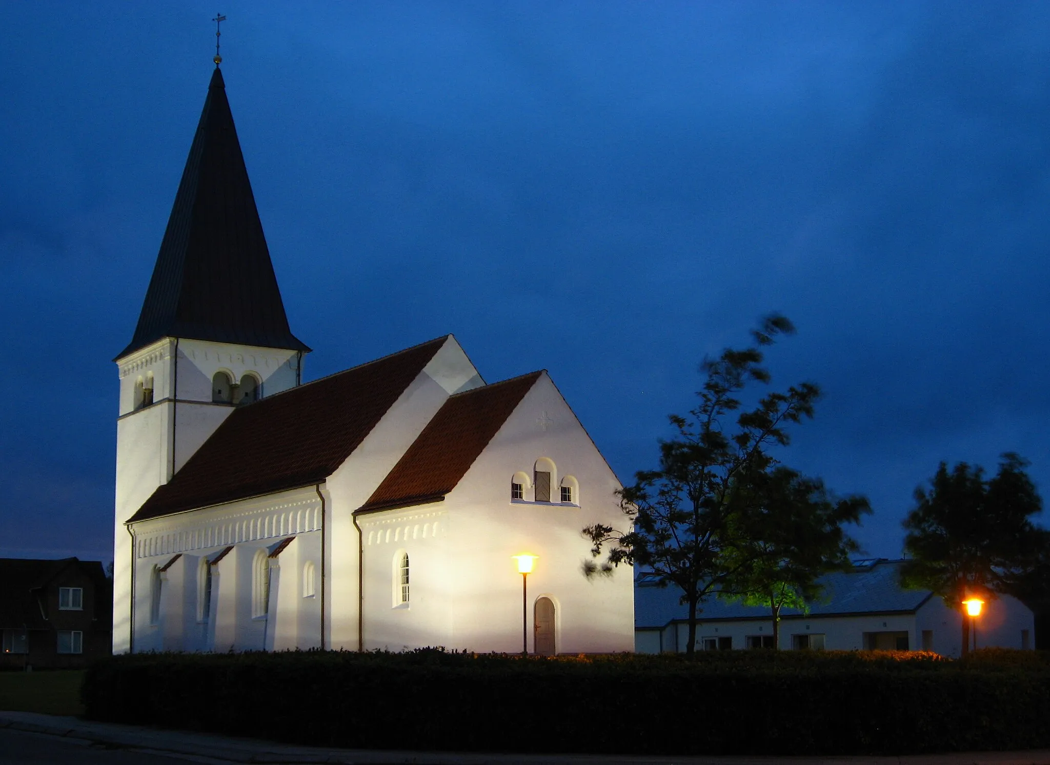 Photo showing: Sindal Kirke om natten