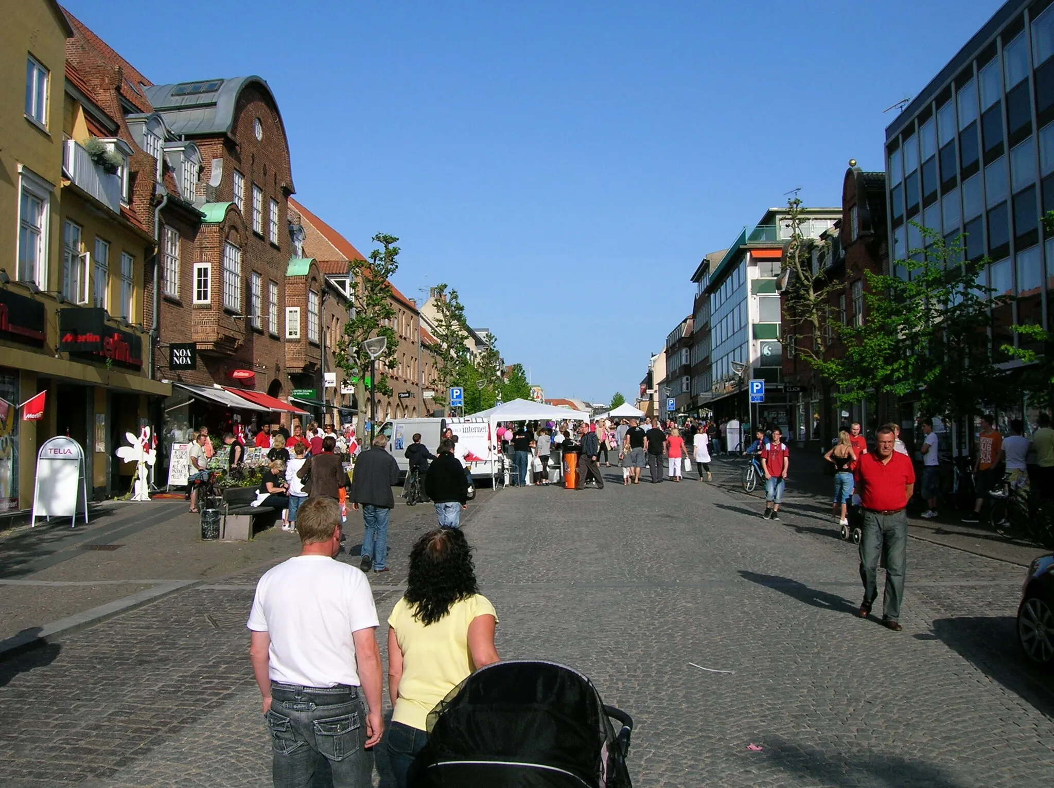 Photo showing: Broad main street of Holbæk, Ahlgade.