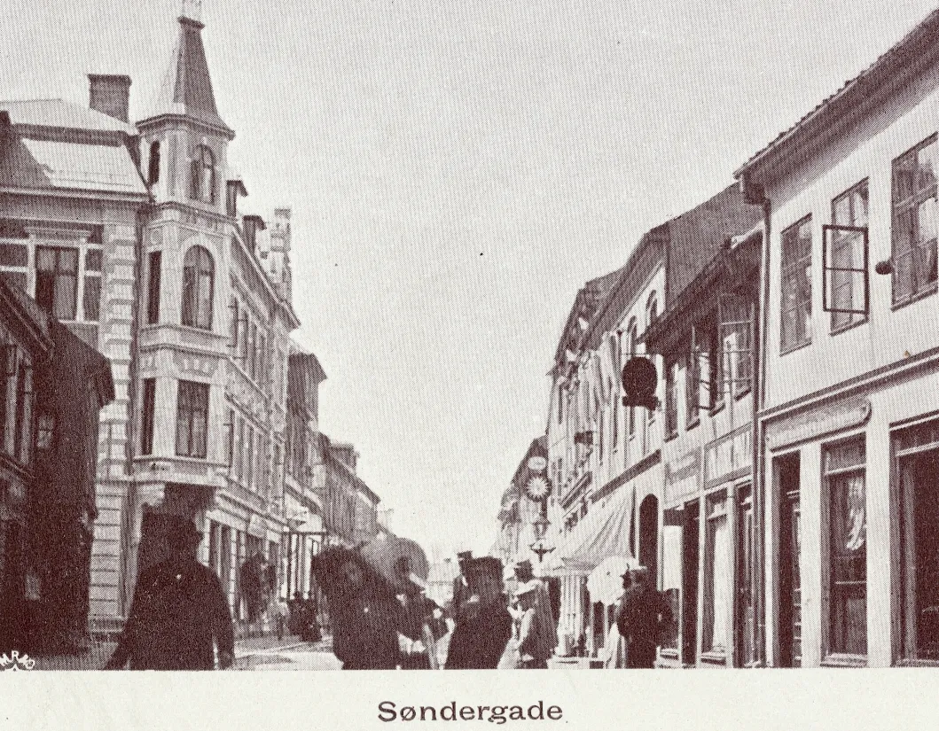 Photo showing: Søndergade (II) - historisk postkort fra Nakskov på Vest-Lolland