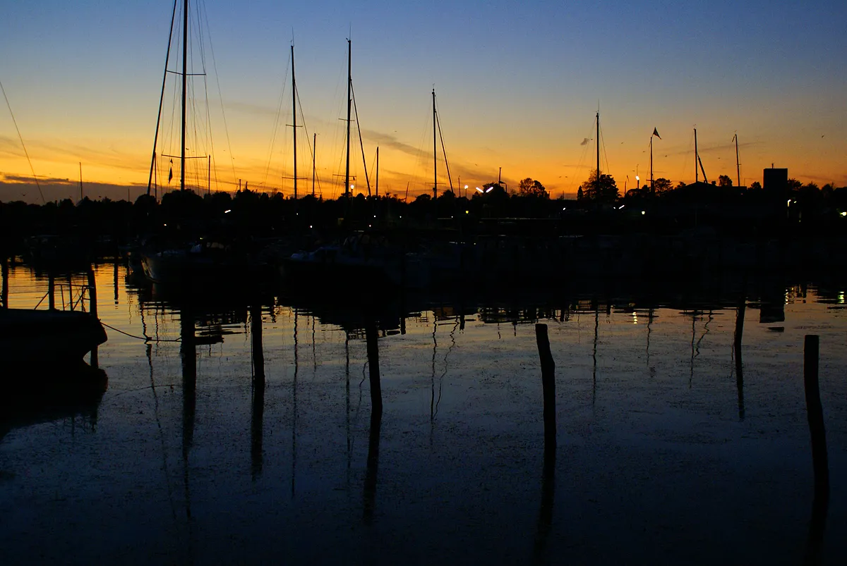 Photo showing: Evening at Roedvig Harbour, Stevns Kommune, Denmark