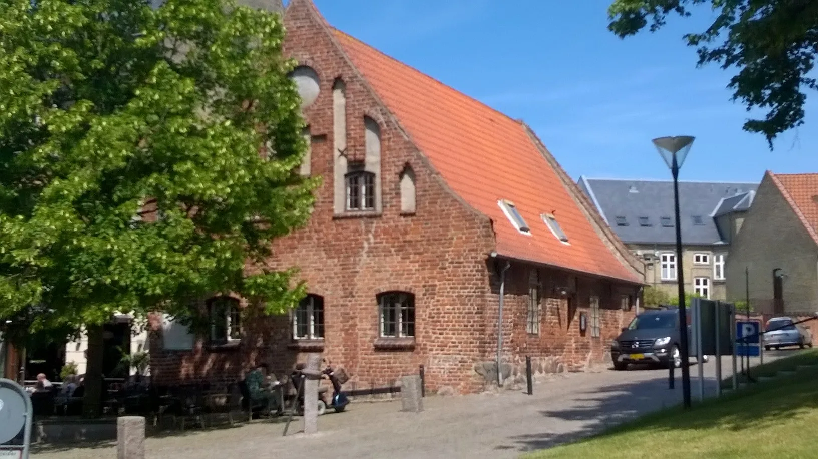 Photo showing: Den gamle Latinskole i Slagelse ved Sankt Mikkels Kirke. Bygningen er fra omkring 1490.