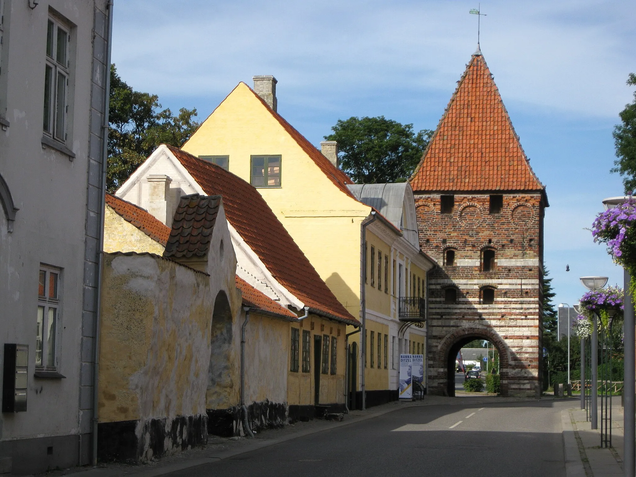 Photo showing: The old town gate "Mølleporten" located in the small town "Stege" on the island Møn south of Zealand, east Denmark.