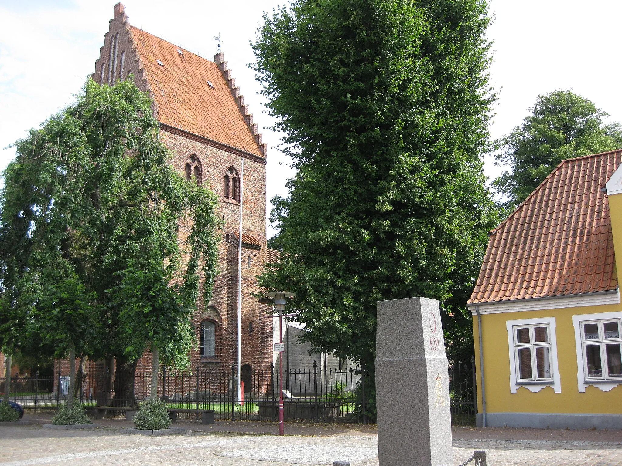 Photo showing: The church "Stubbekøbing Kirke" next to the square "Torvet" in the small town "Stubbekøbing". The town is located on the island Falster in east Denmark.