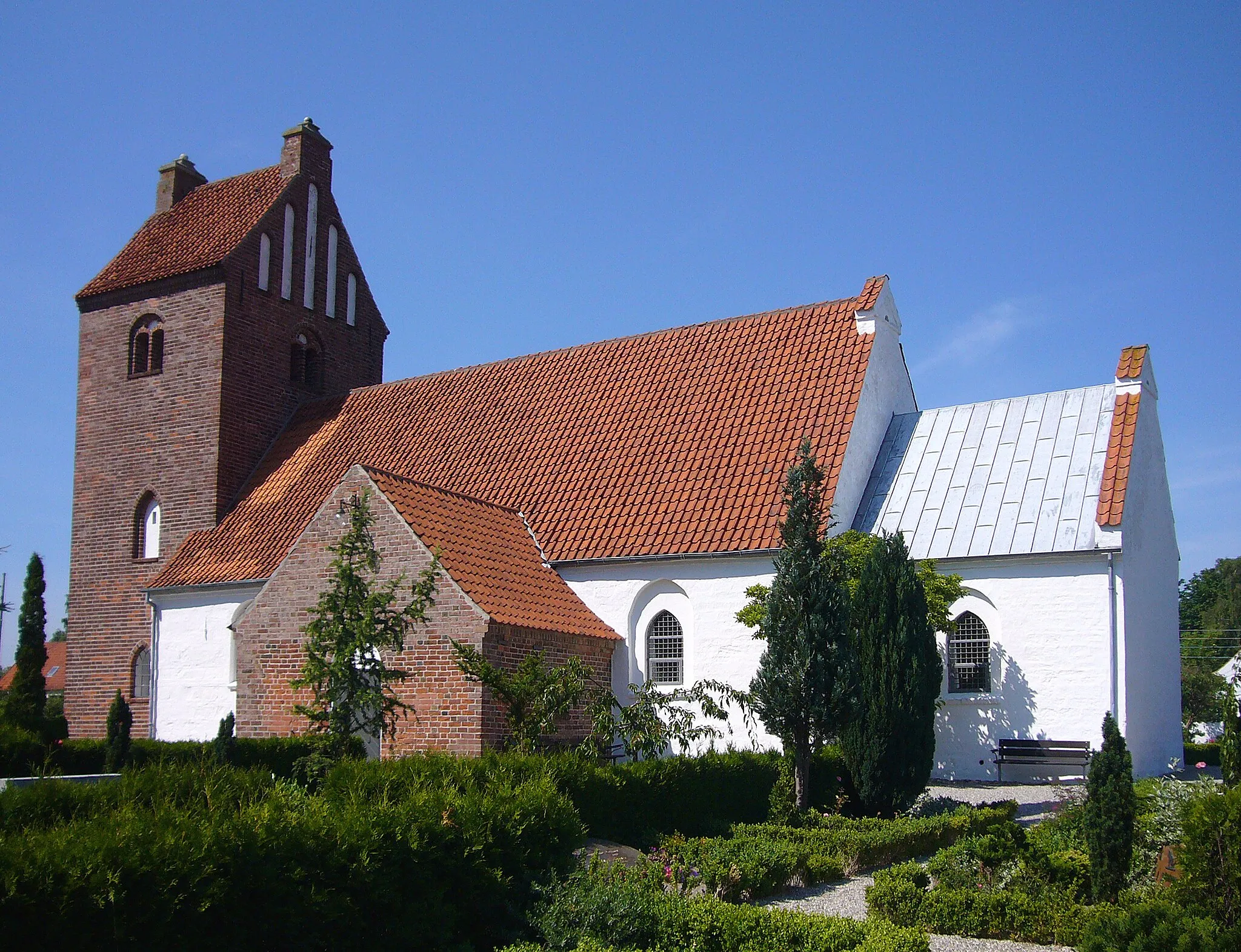 Photo showing: Tune Kirke, Roskilde County, Denmark