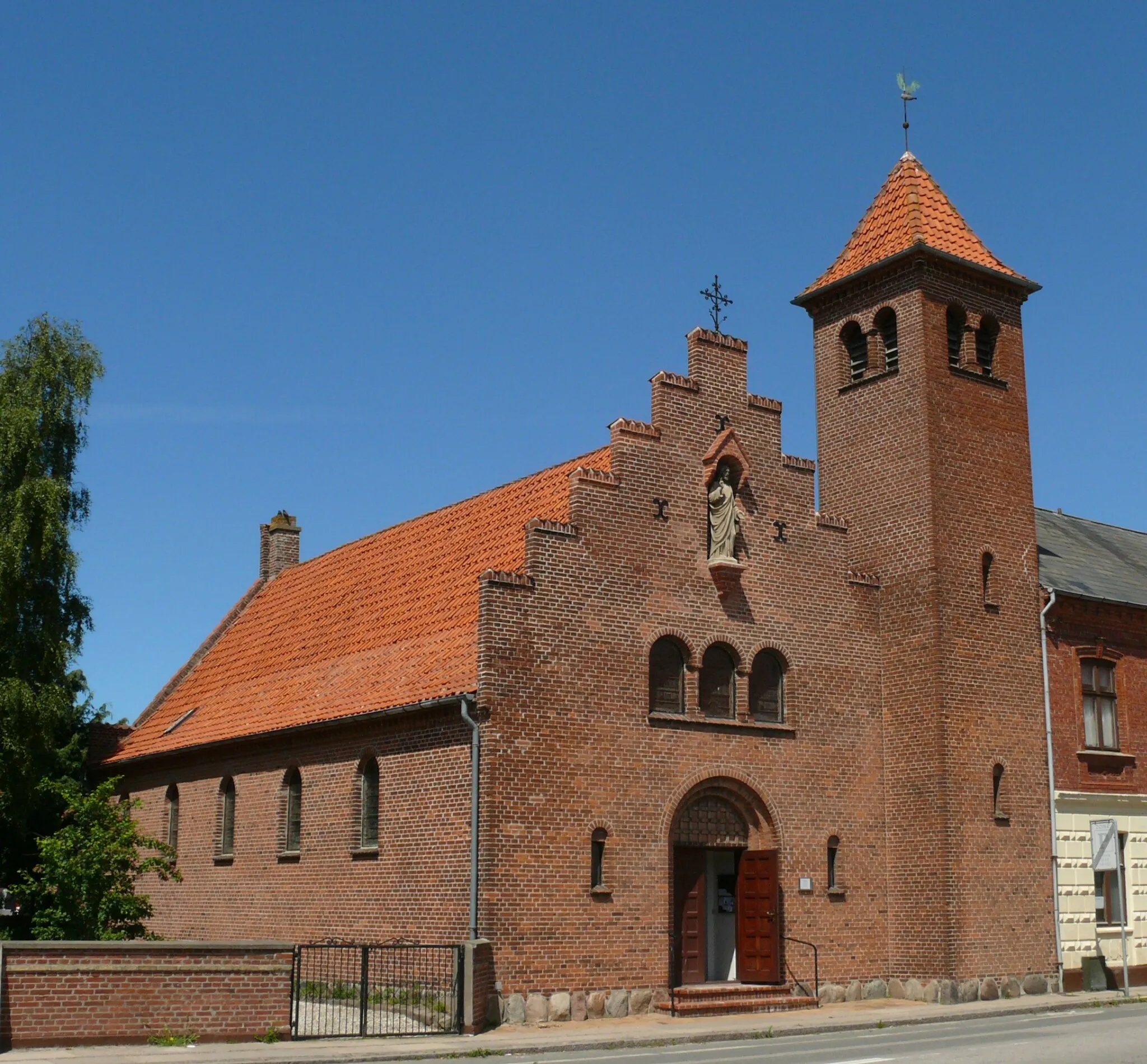 Photo showing: The Church of Our Saviour in Assens on the island of Funen (Denmark) is located on Noerregade 3.