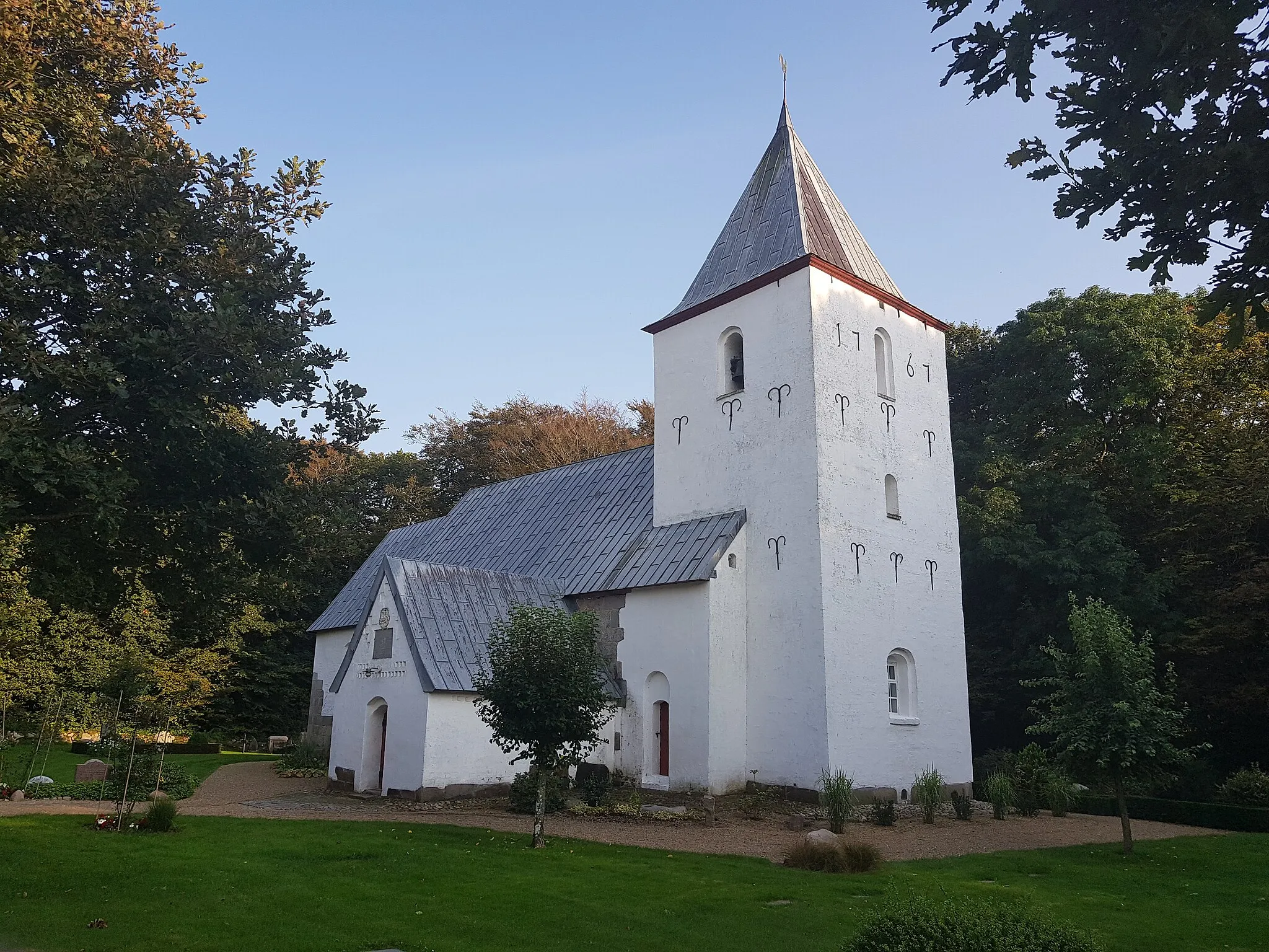 Photo showing: Sankt Knuds Kirke lige nord for Bramming