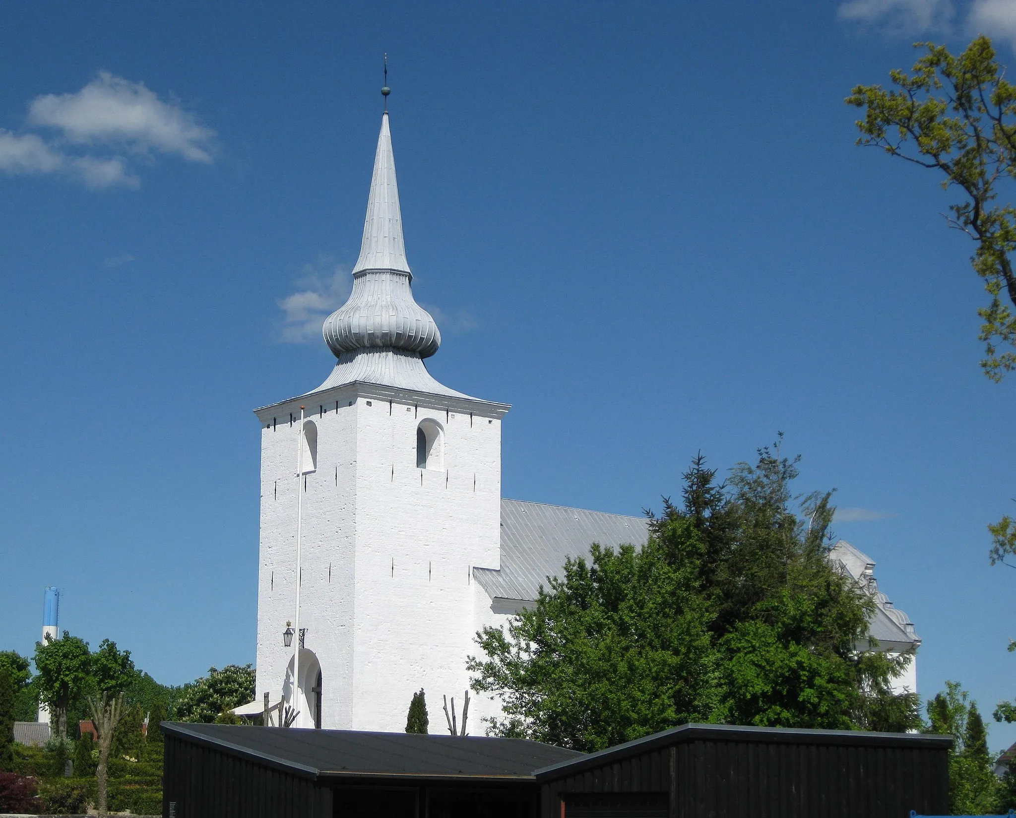 Photo showing: The church "Bredsten Kirke" in the small town "Bredsten". The town is located in South-Central Jutland, Denmark.