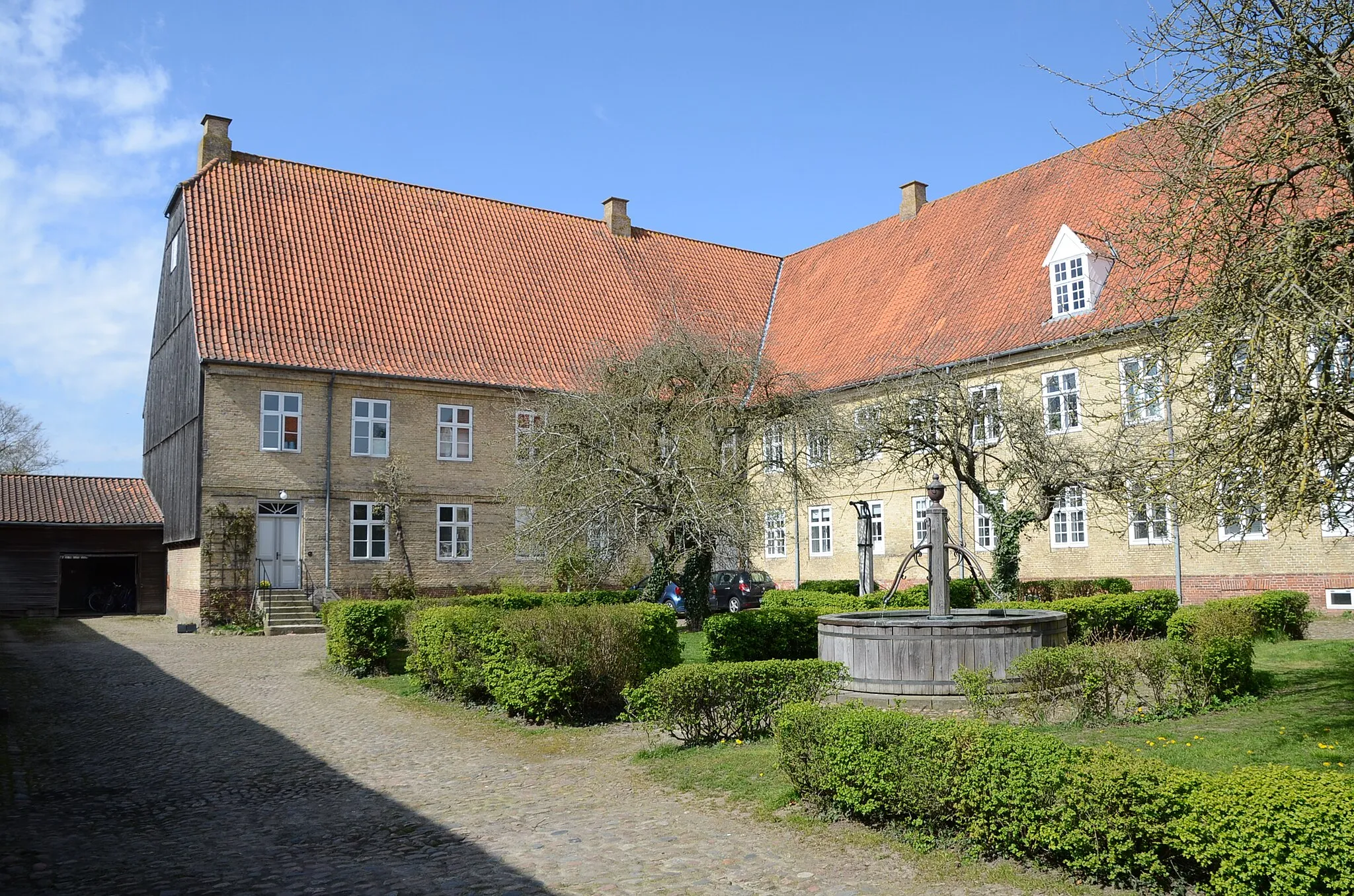 Photo showing: Brødrehusets gård