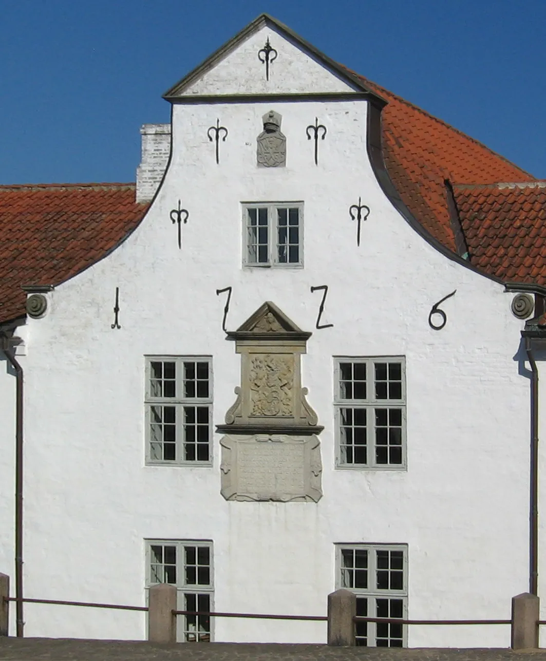 Photo showing: Frontispice on church in Haderslev Denmark

JEK