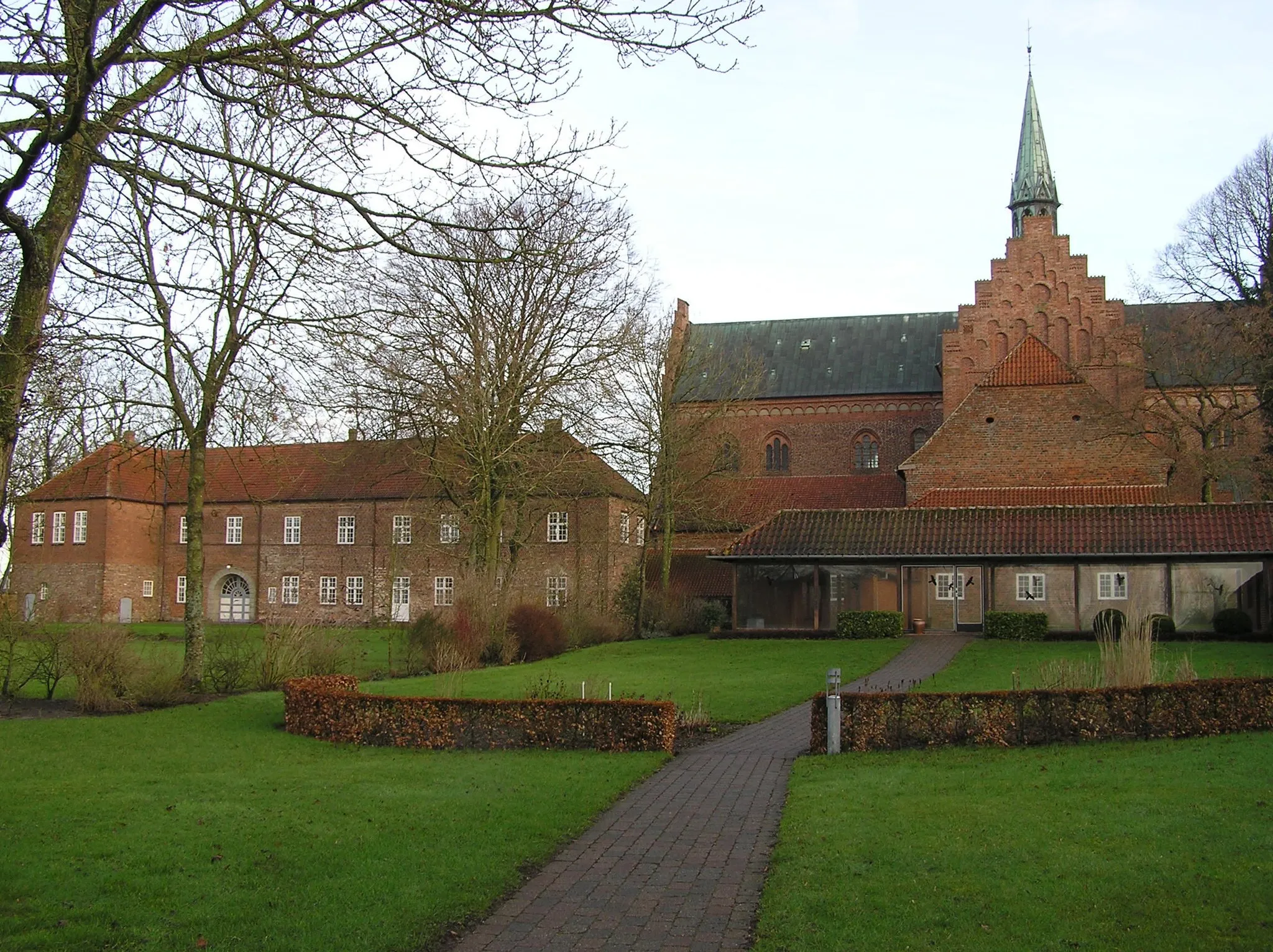 Photo showing: Løgumkloster Kirke og Slottet