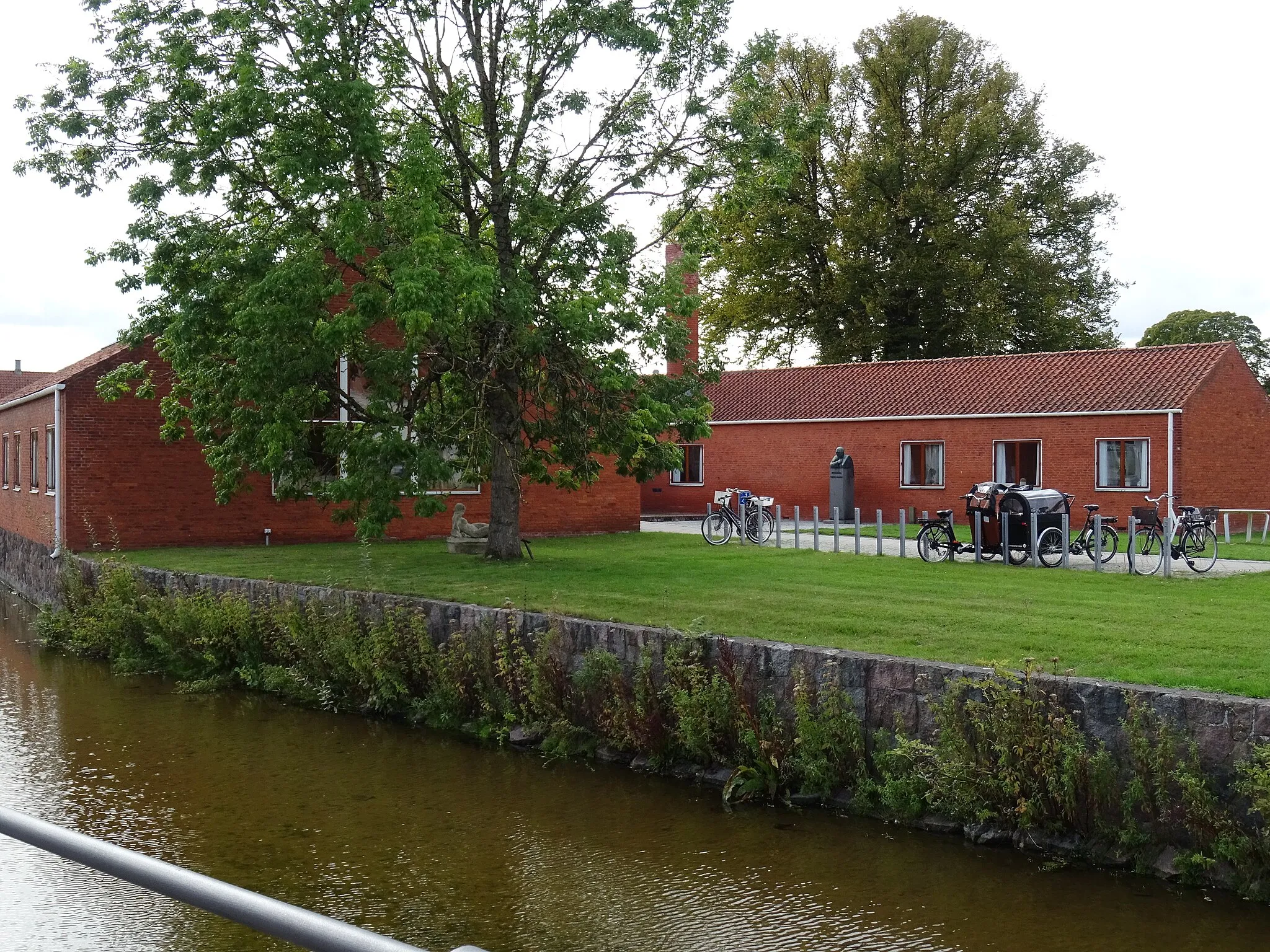 Photo showing: The northern side of Nyborg Library in Nyborg, Denmark.