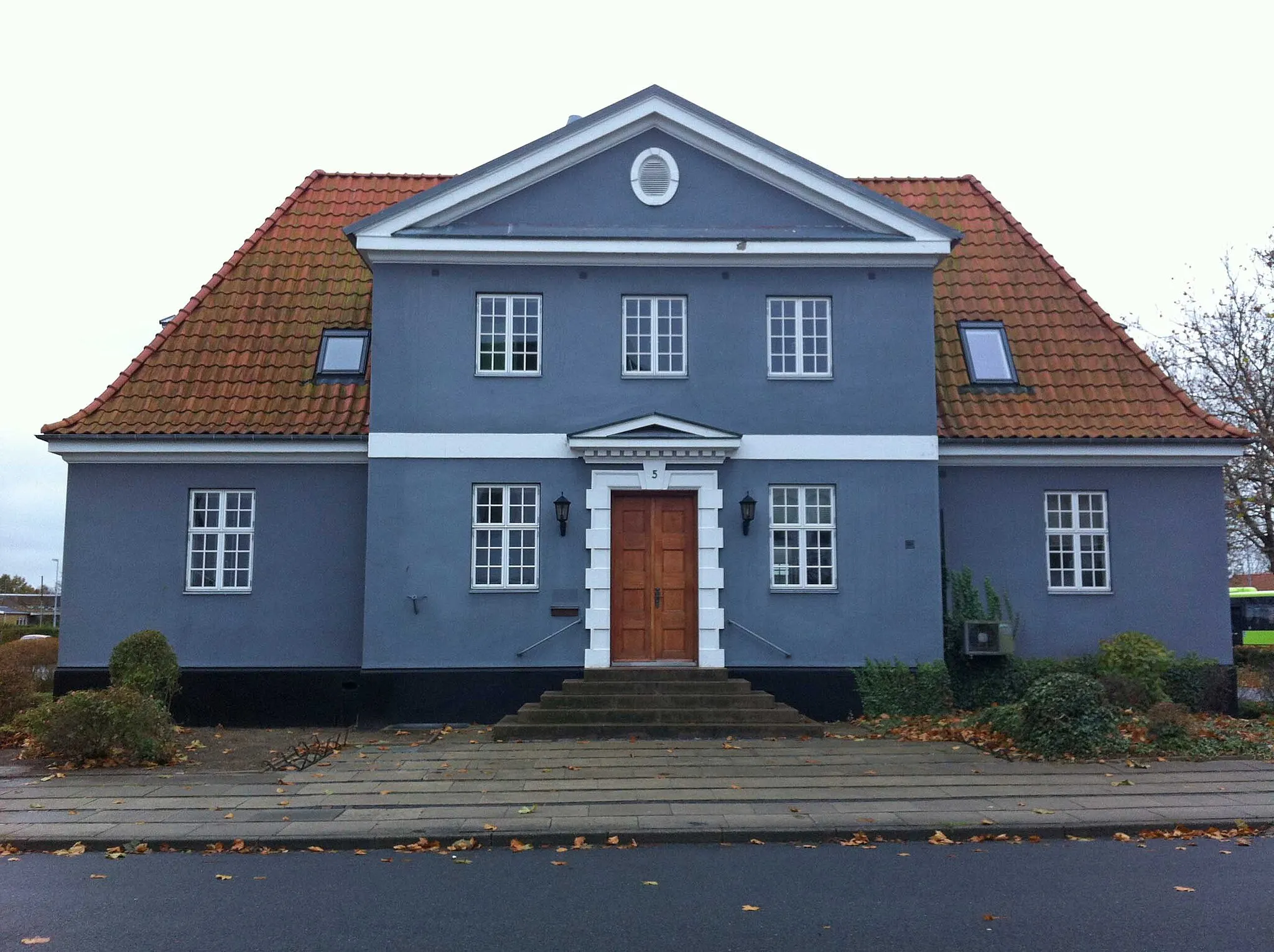 Photo showing: Otterups gamle rådhus over for hotellet