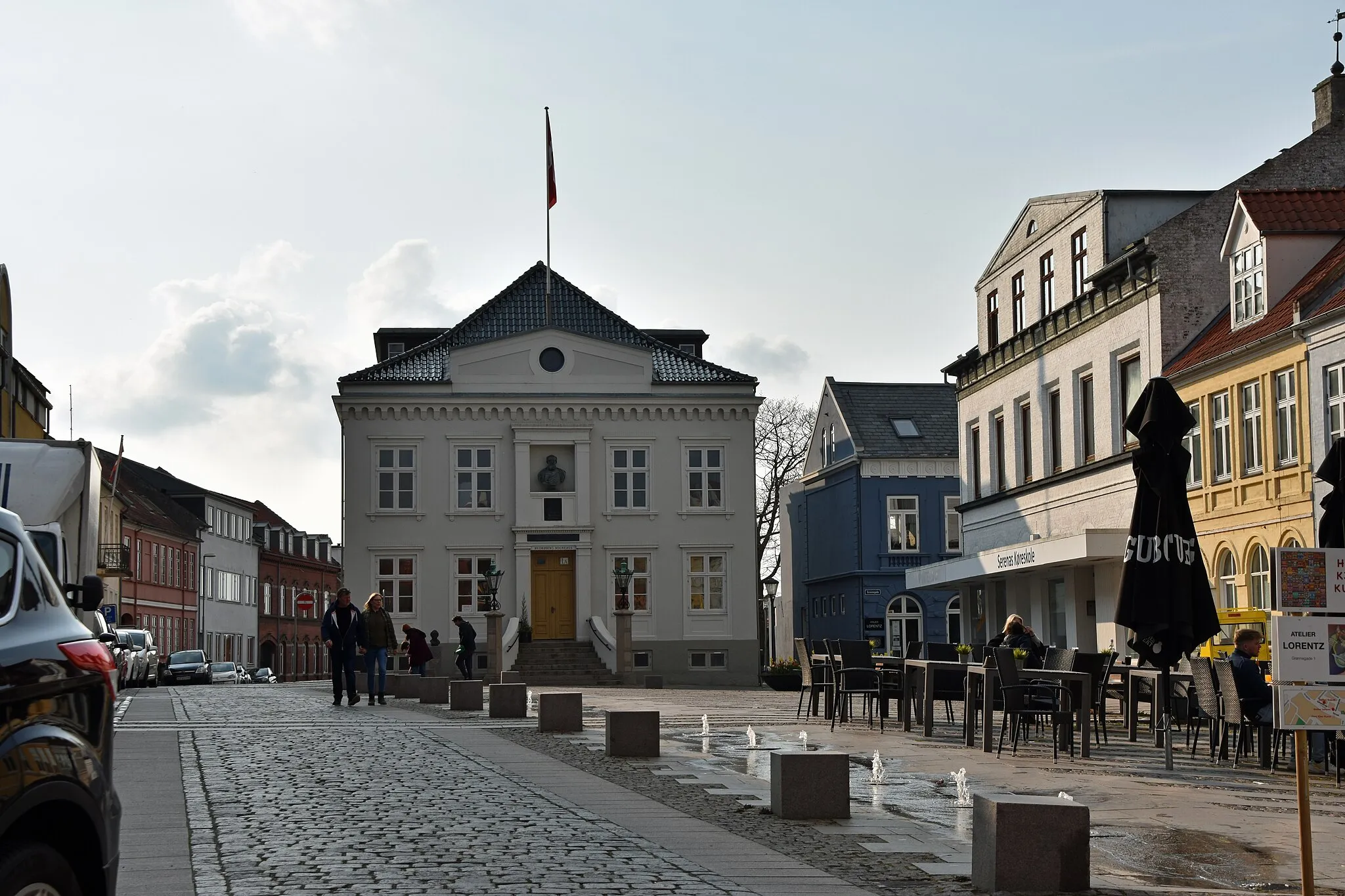 Photo showing: Torvet med det gamle rådhus, Rudkøbing