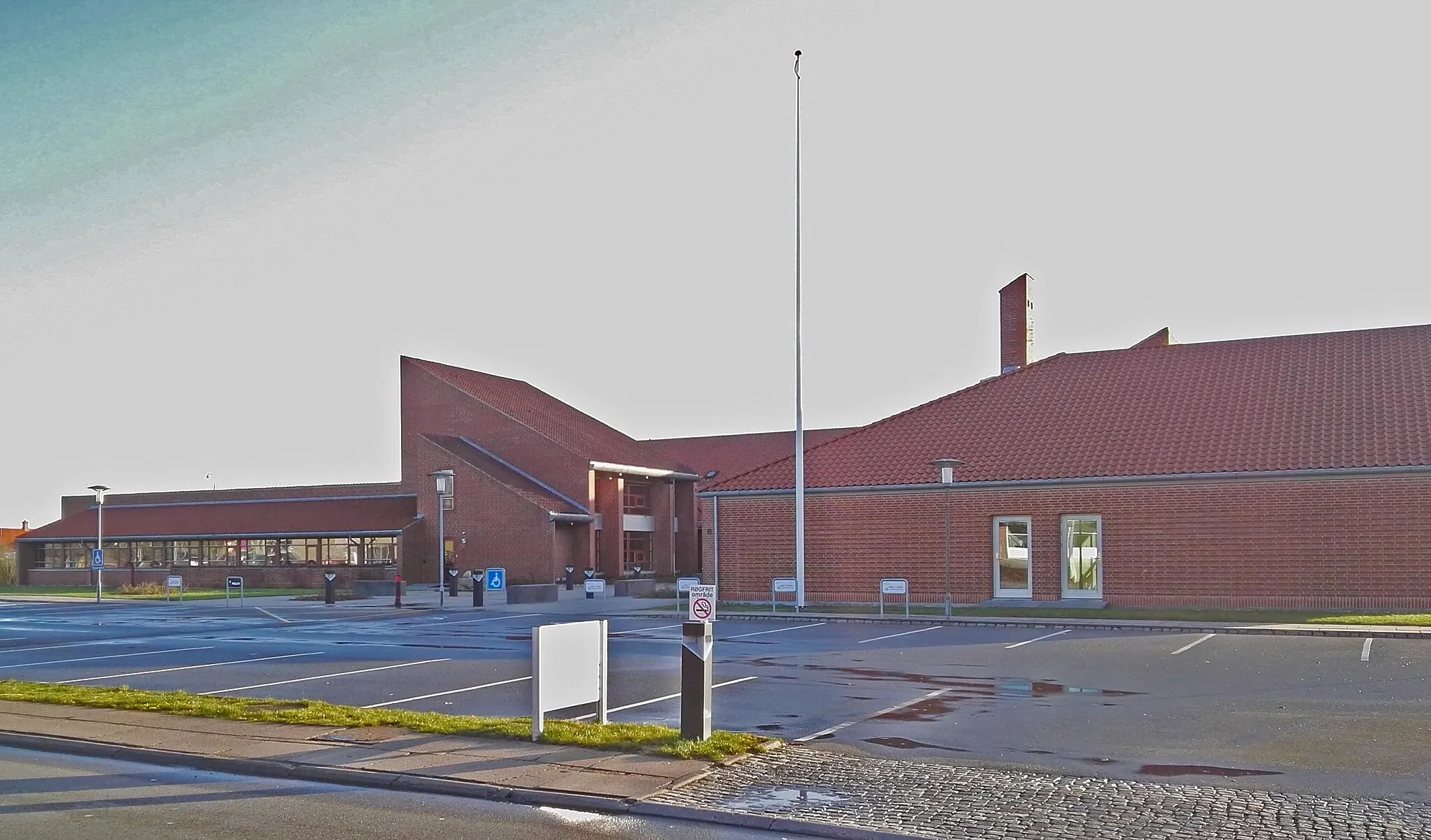 Photo showing: Den tidligere Søndersø kommunes rådhus på Vesterled 8, nu et af Nordfyns Kommunes 3 rådhuse