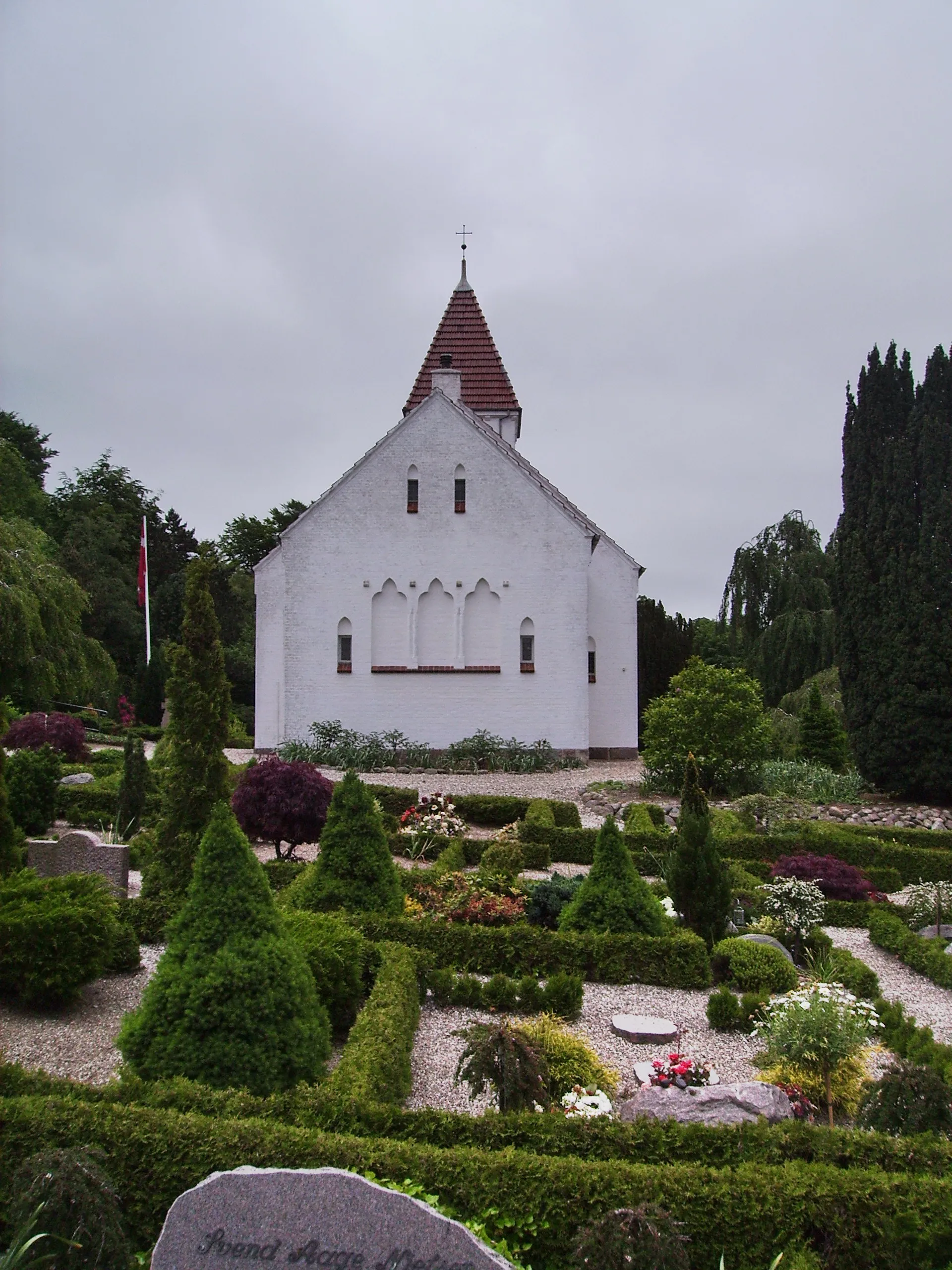 Photo showing: Broholm Kirke, Broholm Sogn, Odense Herred, Odense Amt, Denmark (Danish Church) - Broholm Kirke fra vest