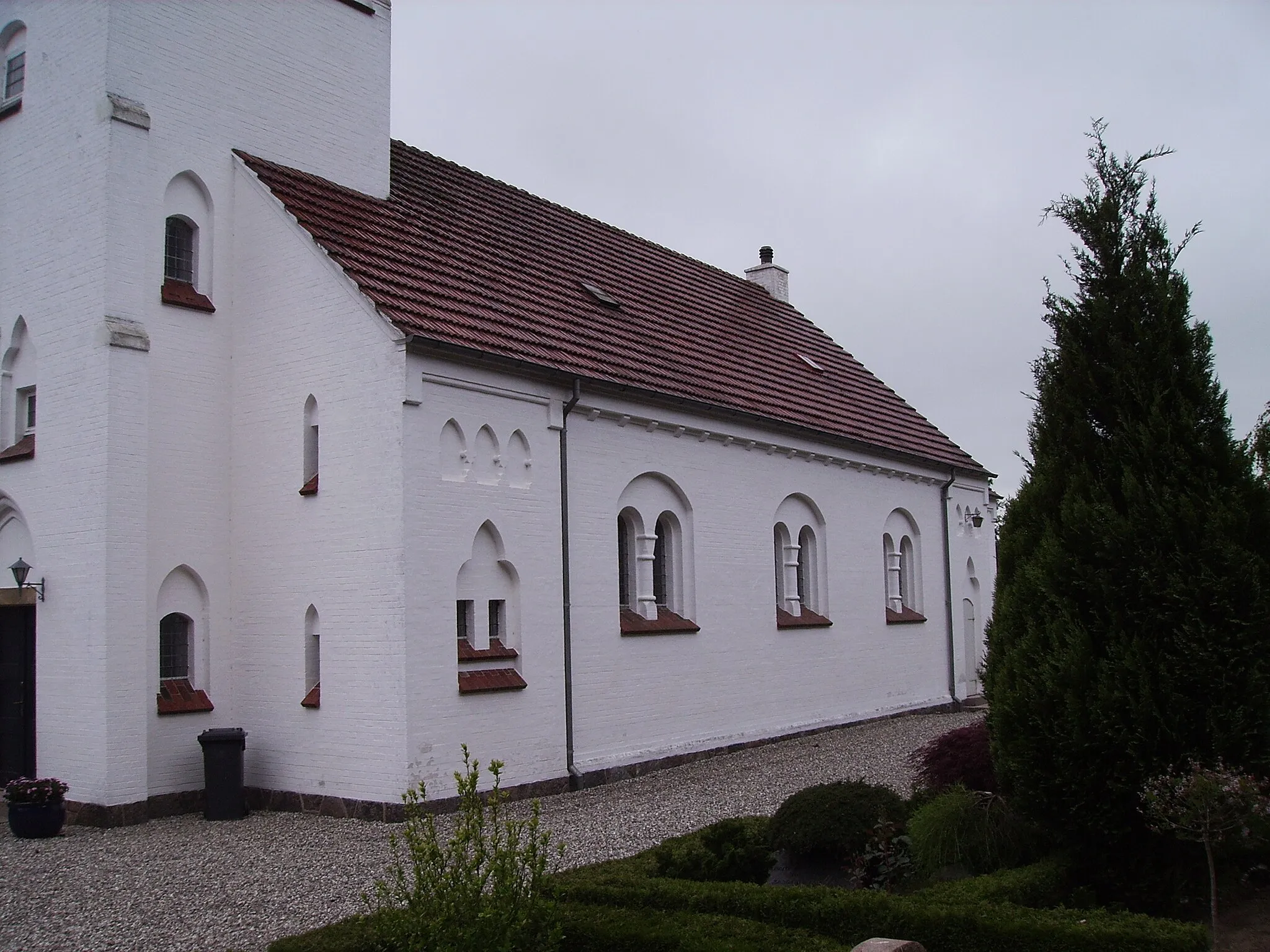 Photo showing: Broholm Kirke, Broholm Sogn, Odense Herred, Odense Amt, Denmark (Danish Church) - Broholm Kirke fra nordøst