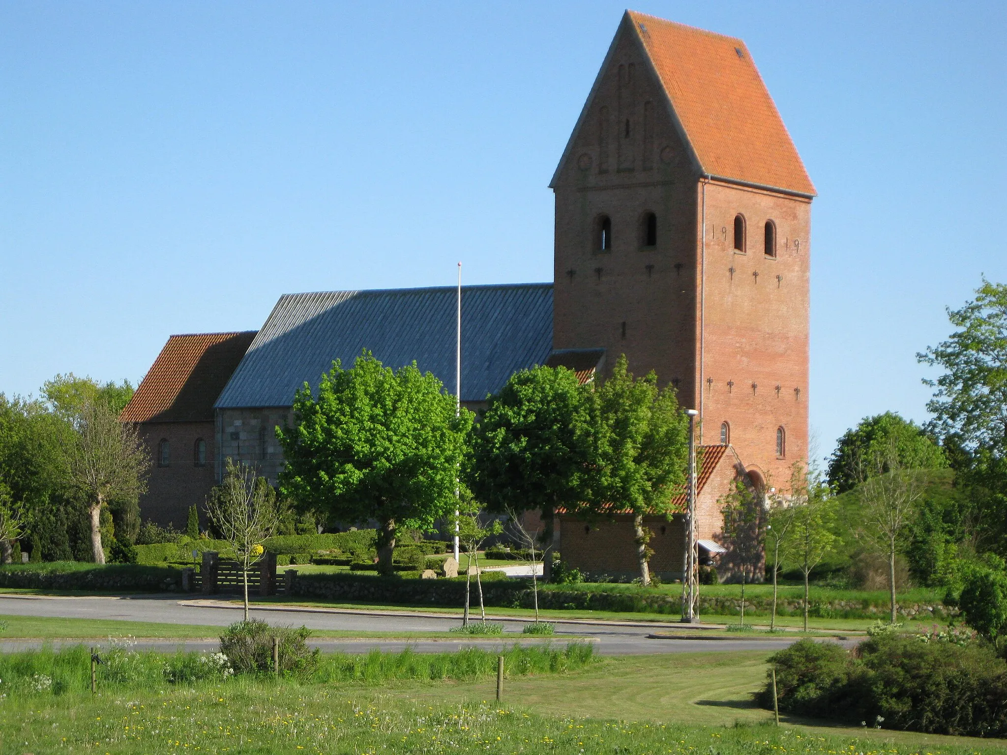 Photo showing: The church "Vamdrup Kirke" in the small town "Vamdrup". The town is located in Kolding Kommune, South-Central Jutland, Denmark.