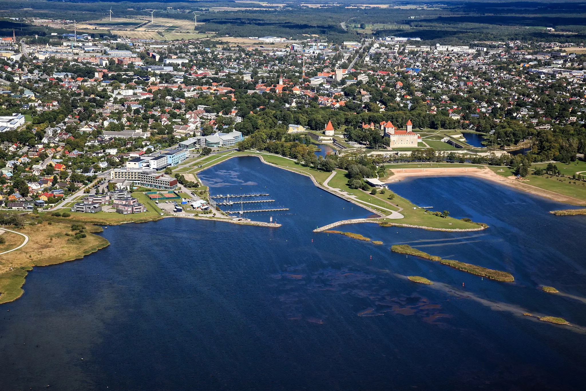 Photo showing: Kuressaare linn ja sadam 2015