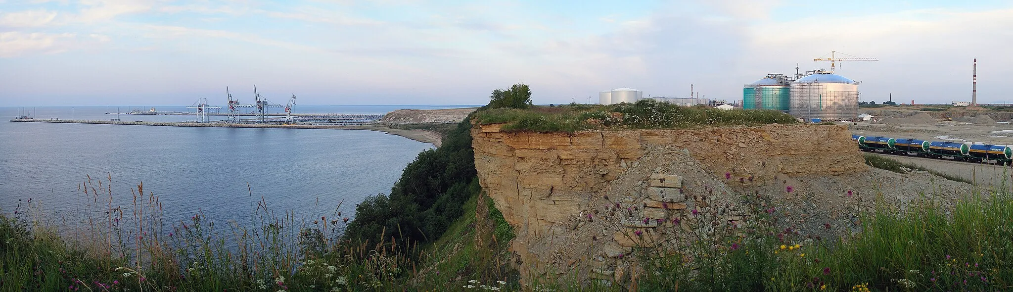 Photo showing: The port of Sillamäe, Estonia.