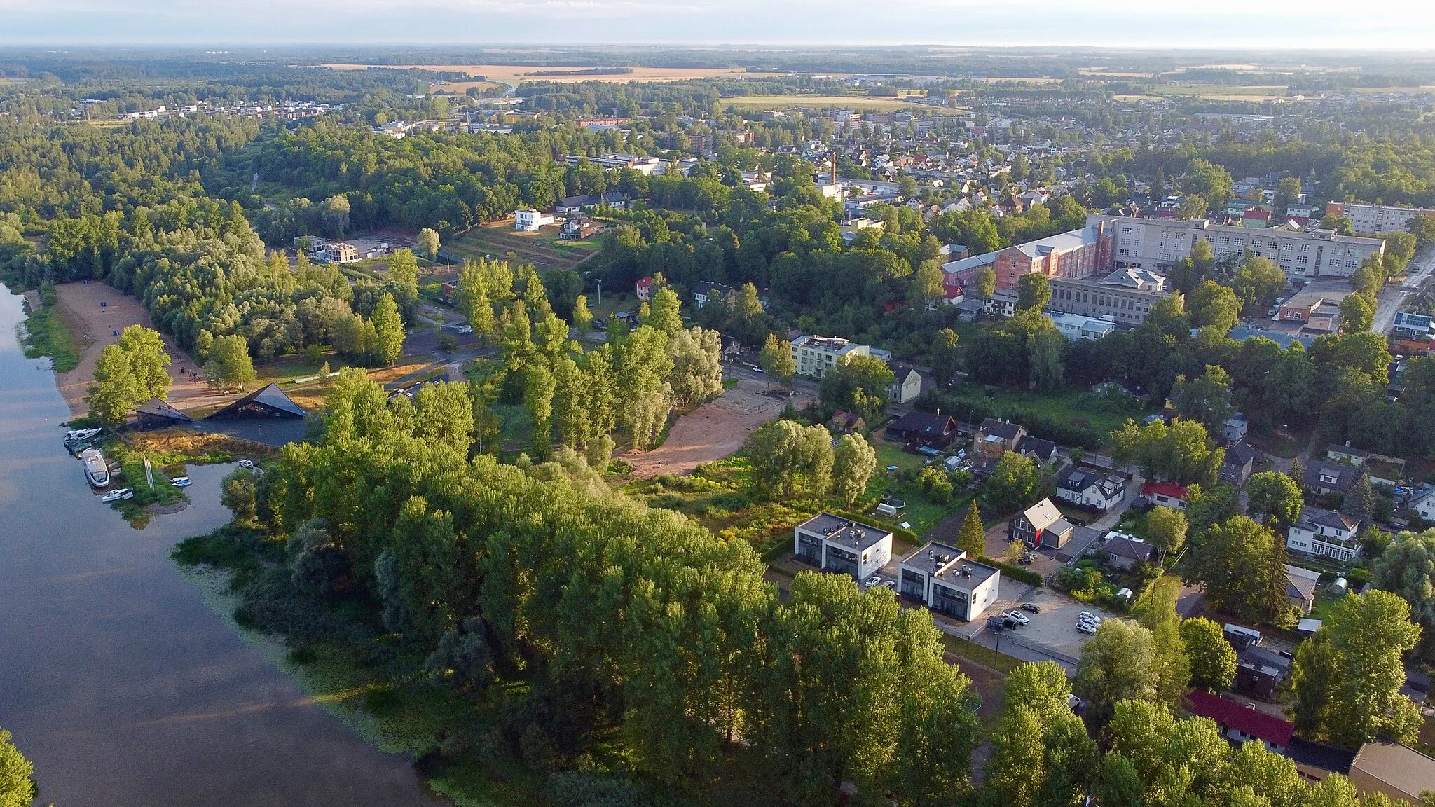 Photo showing: Aerial view of Ülejõe, Emajõgi and Lodjakoda in Tartu, Estonia