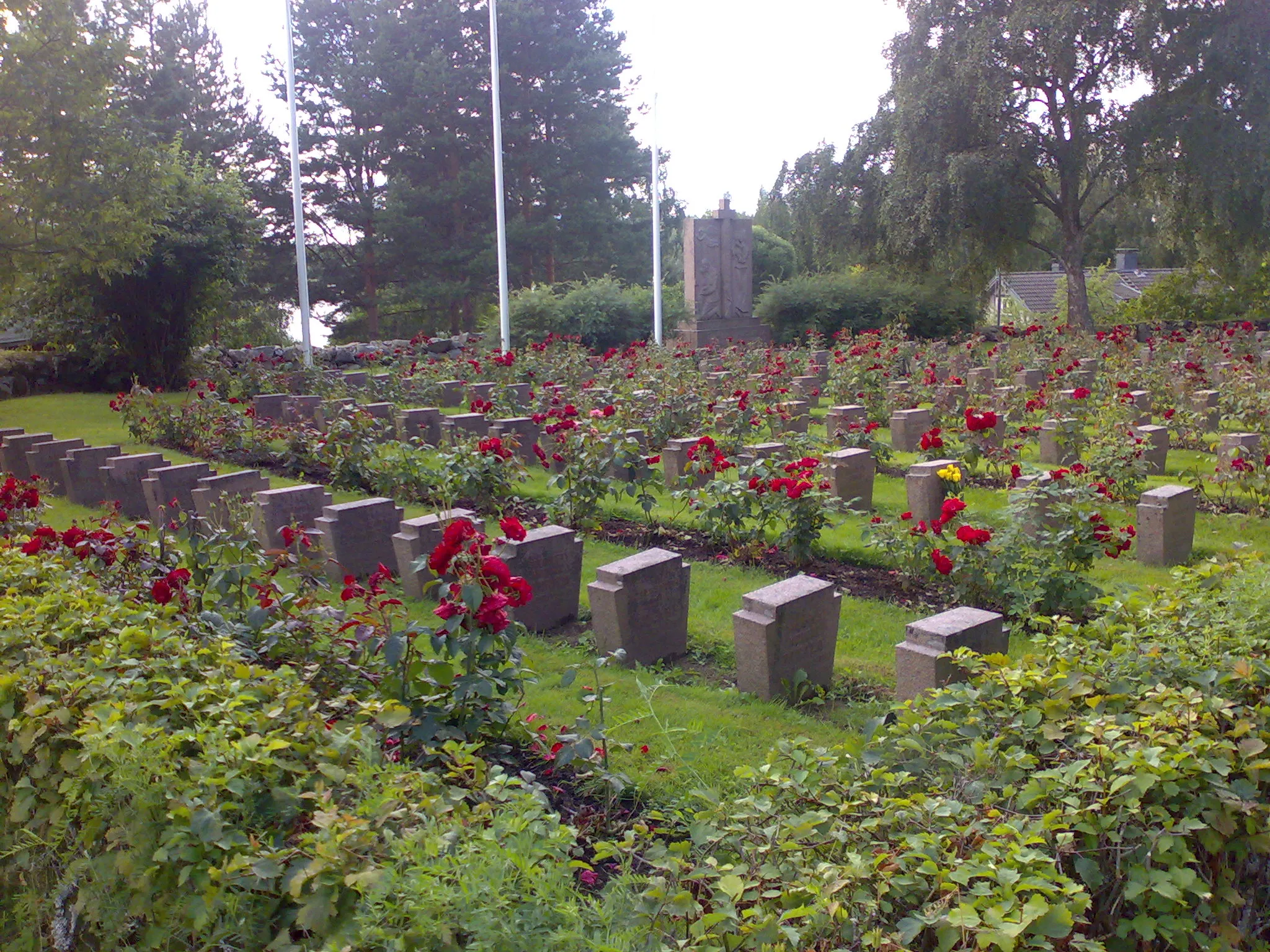Photo showing: Military cemetary at Hauho church in Hauho, Finland
