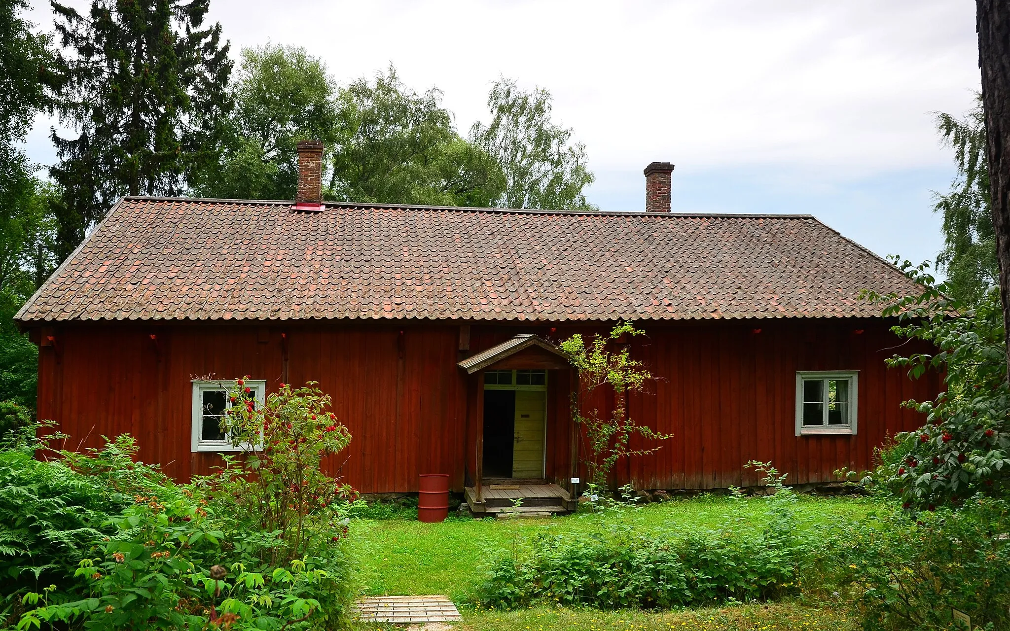 Photo showing: Engelsby tingshus har varit en av socknens centrala byggnader. Den har tidvis fungerat som tingssal, gästgiveri och länsmannabostad.