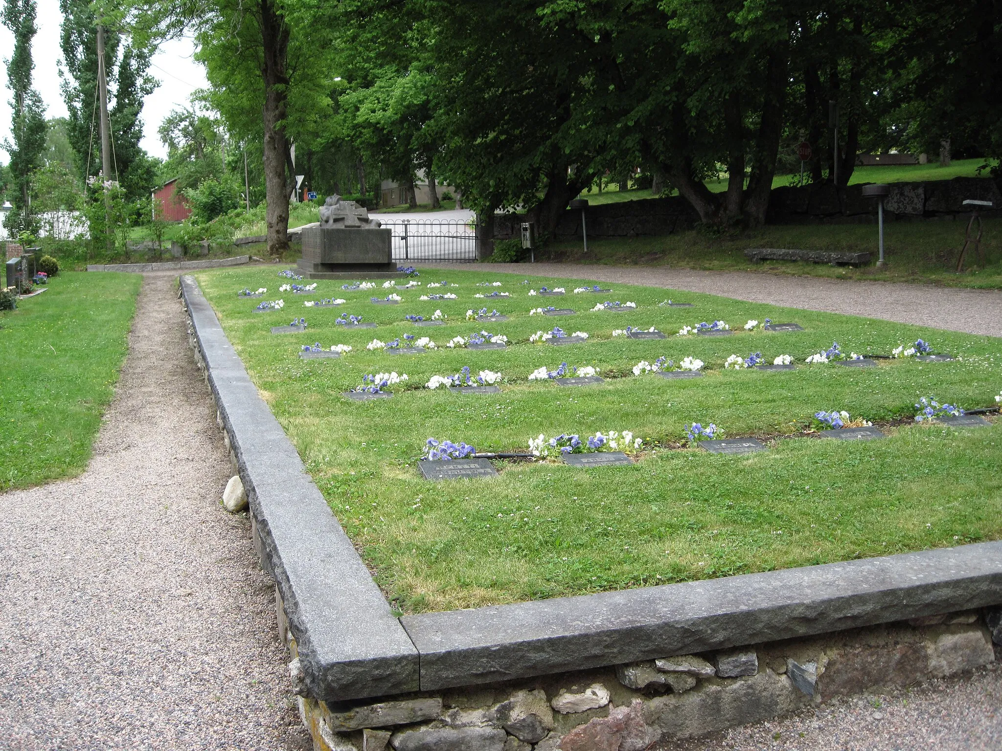 Photo showing: Military cemetary at church in Rymättylä, Finland