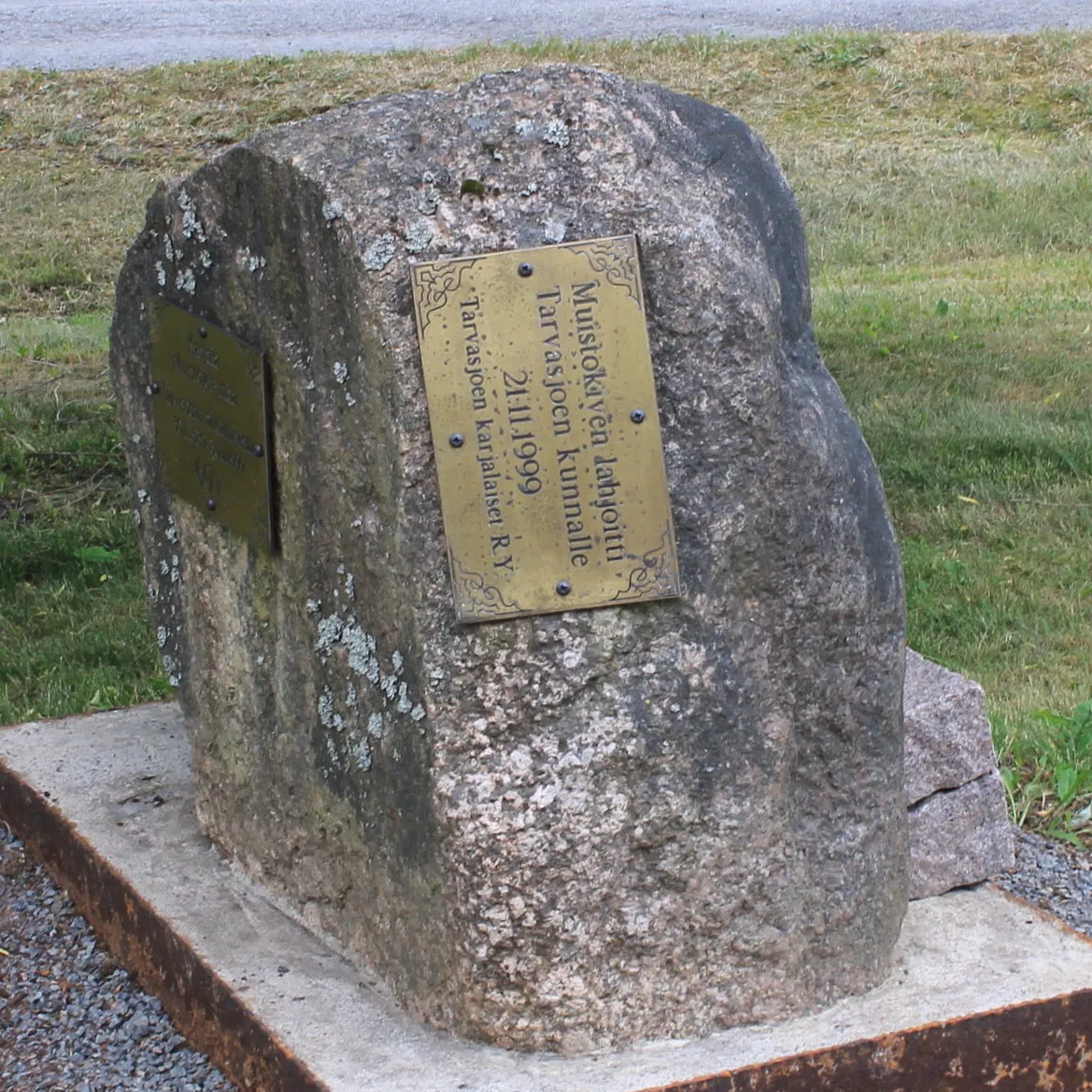 Photo showing: Memorial of beginning of Winter War, Tarvasjoki, Lieto, Finland. - Memorial stone was unveiled in 1999.