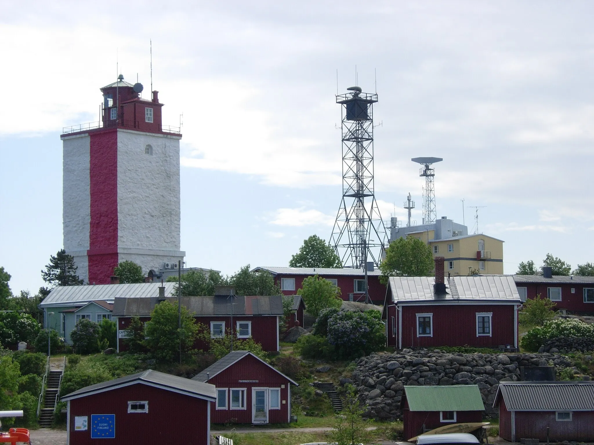 Photo showing: Utön majakka ja luotsiasema koillisesta