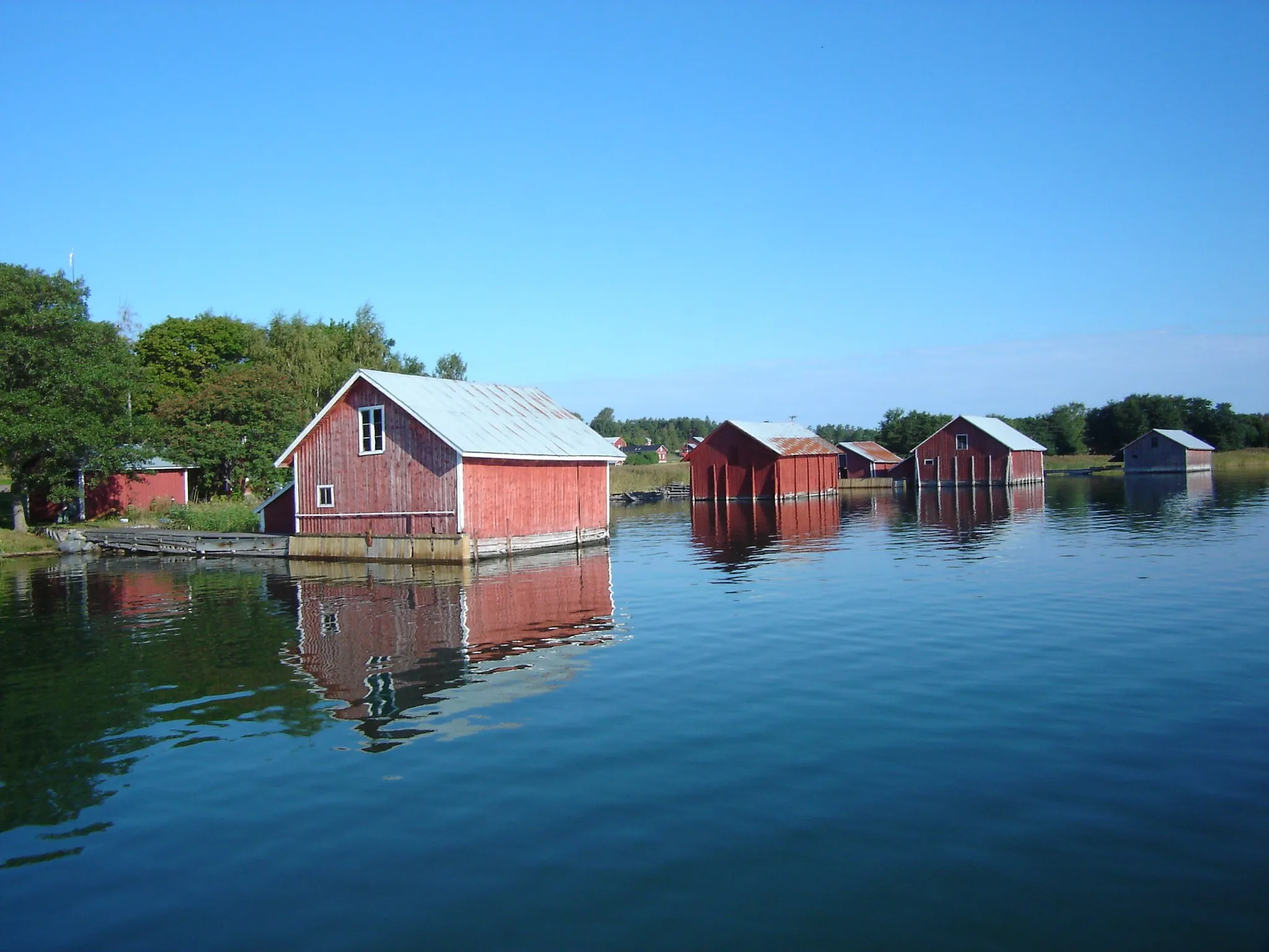 Photo showing: Boat houses in the village of Hyppeis, municipality of Houtskär, Finland